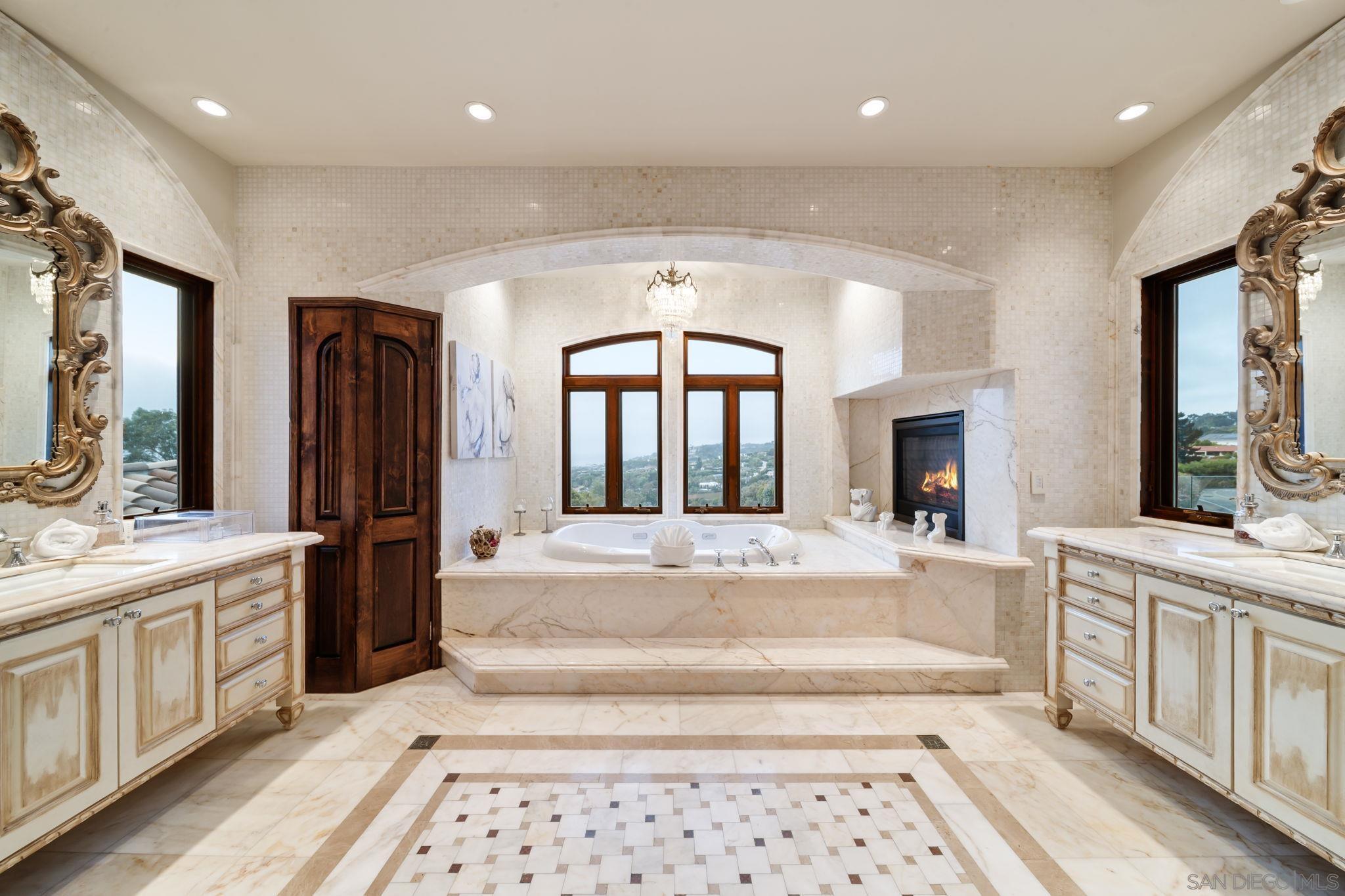 Detail Gallery Image 62 of 67 For 7853  via Capri, La Jolla,  CA 92037 - 6 Beds | 6 Baths