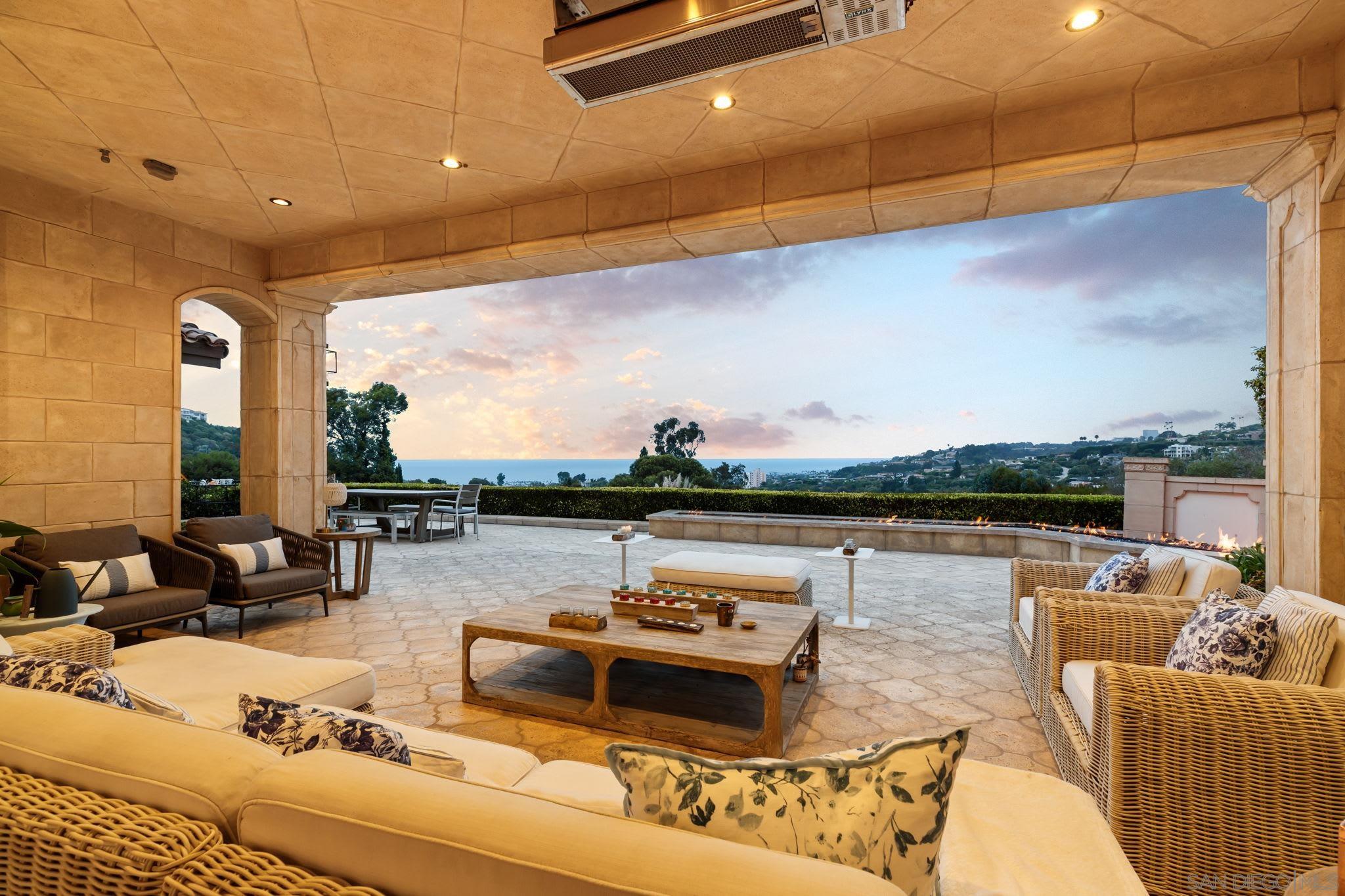 Detail Gallery Image 8 of 67 For 7853  via Capri, La Jolla,  CA 92037 - 6 Beds | 6 Baths