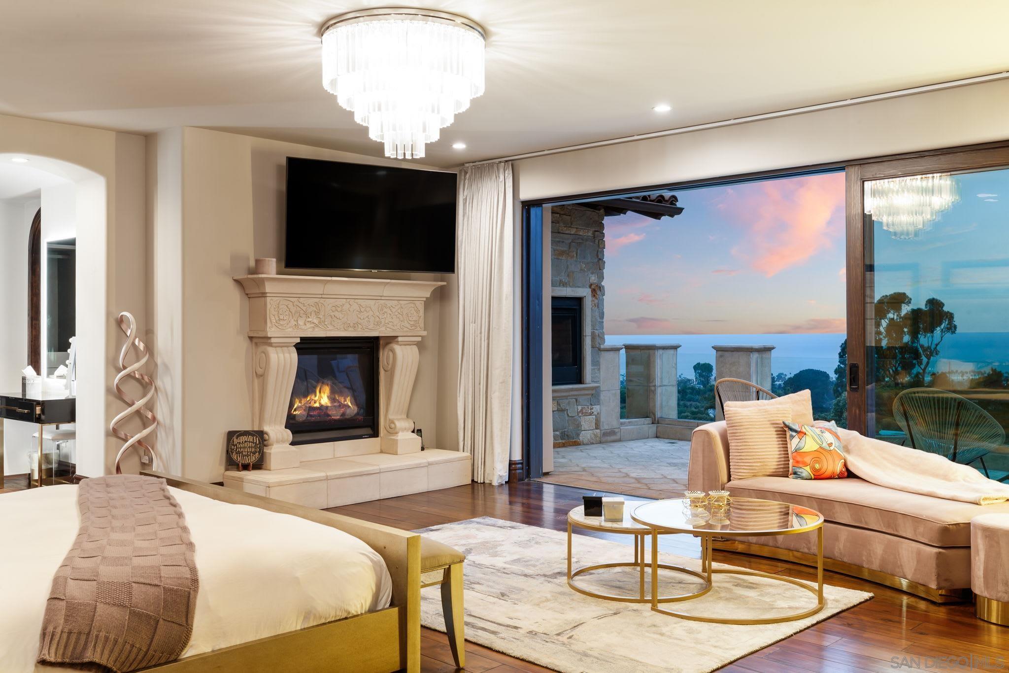 Detail Gallery Image 10 of 67 For 7853  via Capri, La Jolla,  CA 92037 - 6 Beds | 6 Baths