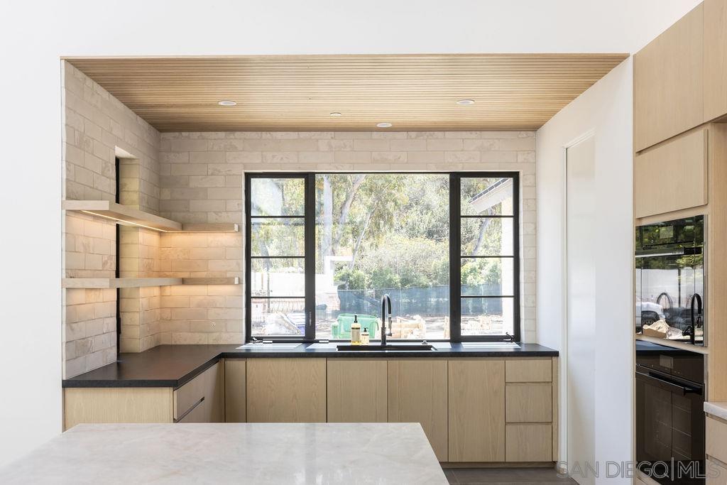 Detail Gallery Image 14 of 42 For 4874  Sun Valley Rd, Del Mar,  CA 92014 - 4 Beds | 4/1 Baths