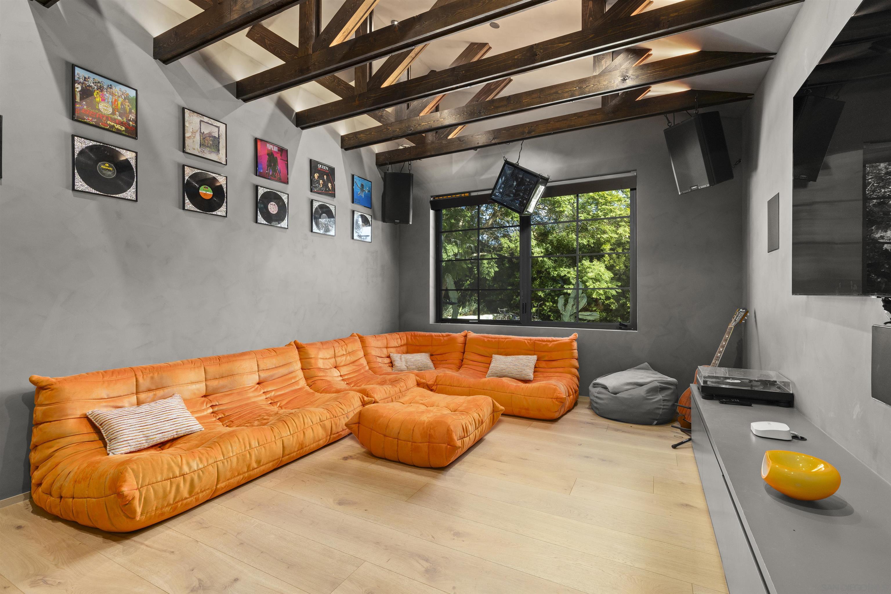 Detail Gallery Image 16 of 42 For 4874  Sun Valley Rd, Del Mar,  CA 92014 - 4 Beds | 4/1 Baths