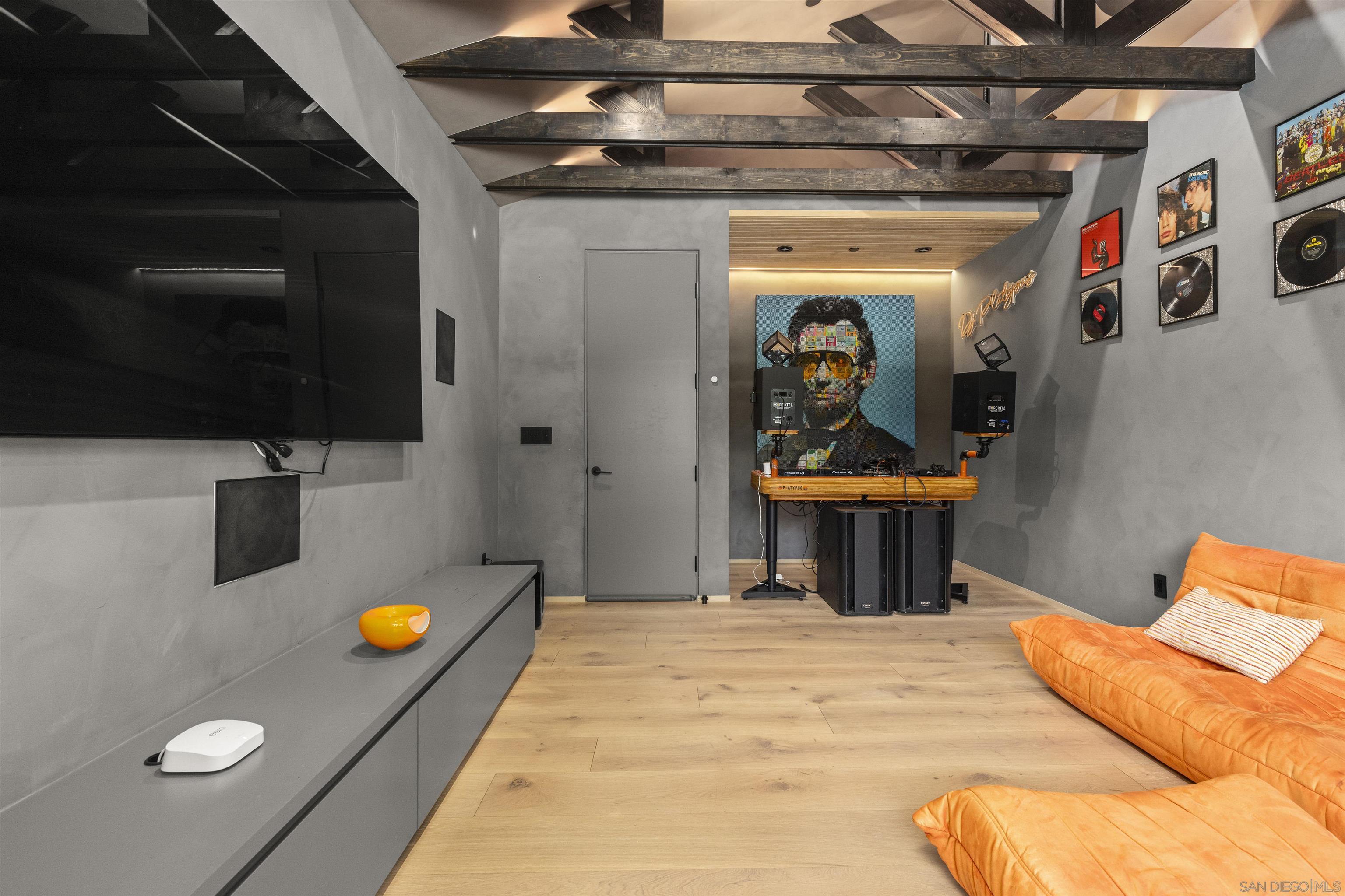 Detail Gallery Image 17 of 42 For 4874  Sun Valley Rd, Del Mar,  CA 92014 - 4 Beds | 4/1 Baths