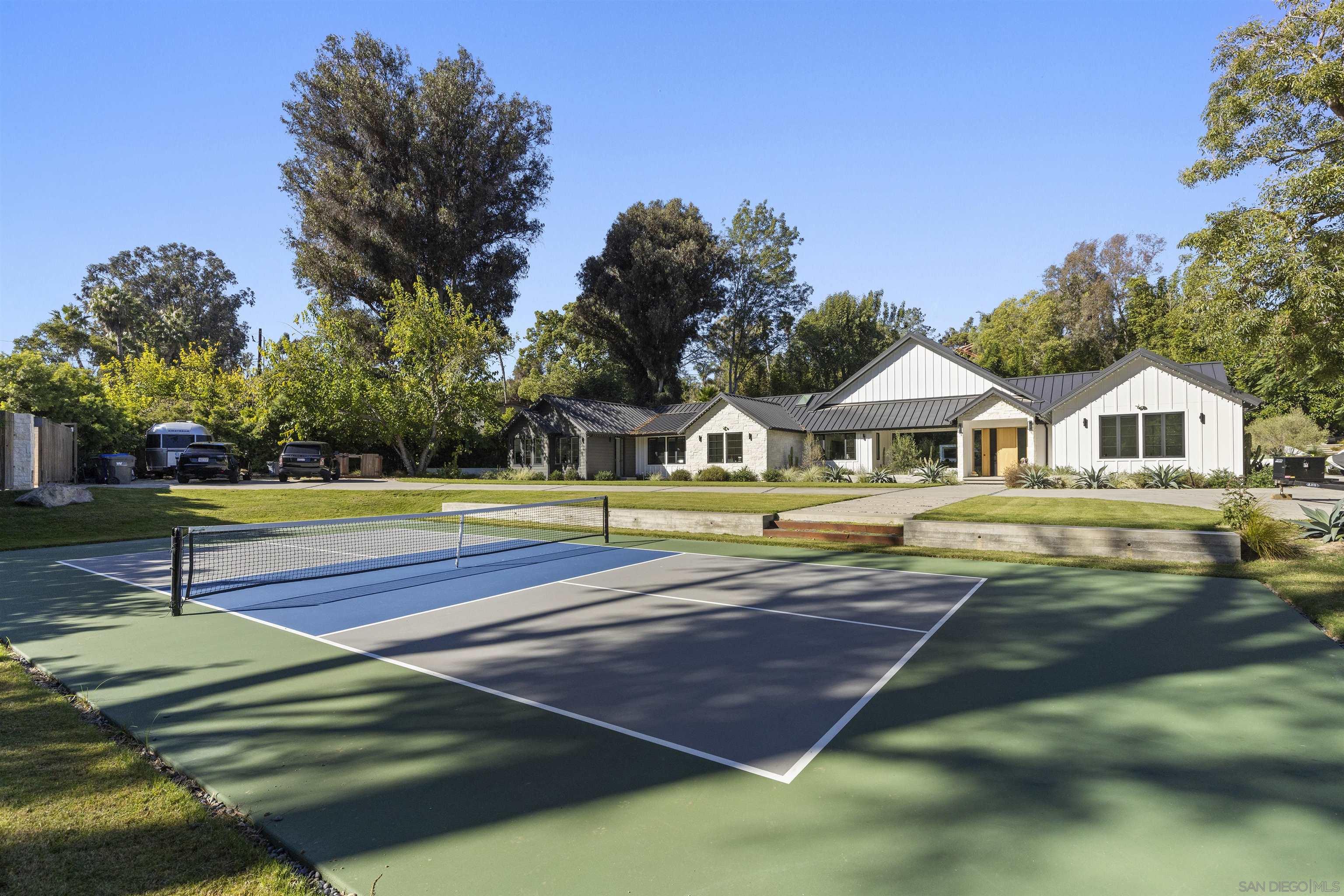 Detail Gallery Image 3 of 42 For 4874  Sun Valley Rd, Del Mar,  CA 92014 - 4 Beds | 4/1 Baths