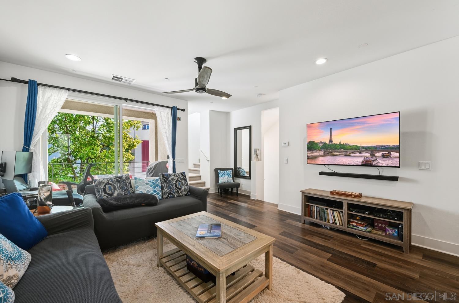 Detail Gallery Image 4 of 20 For 2225  Element Way  #2,  Chula Vista,  CA 91915 - 3 Beds | 2/1 Baths