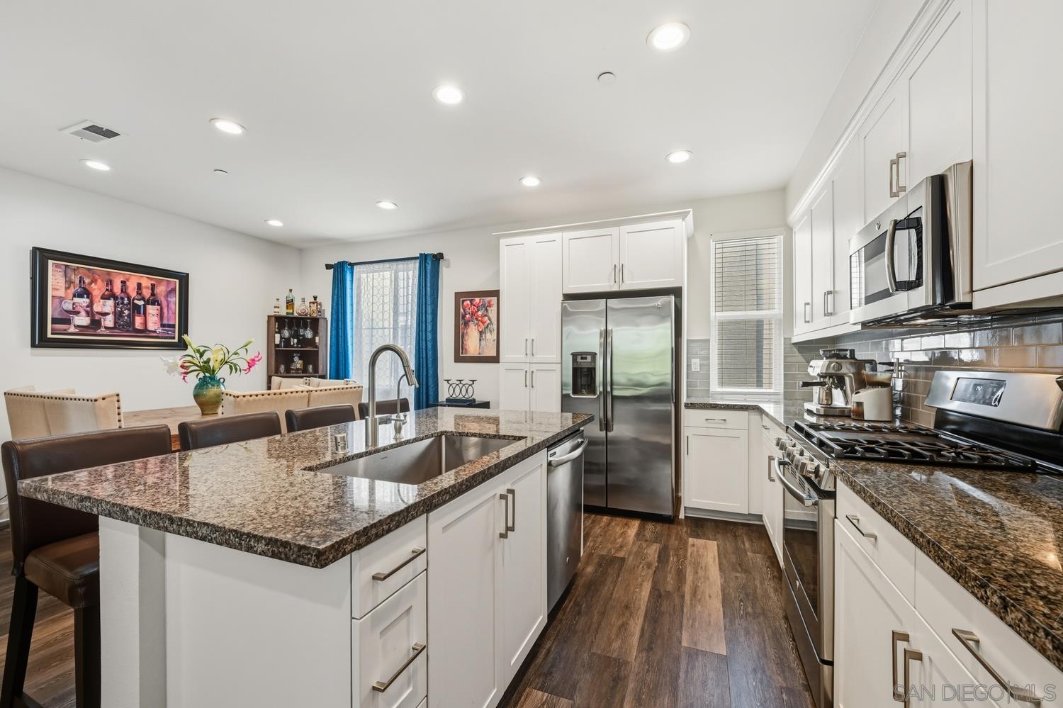 Detail Gallery Image 8 of 20 For 2225  Element Way  #2,  Chula Vista,  CA 91915 - 3 Beds | 2/1 Baths