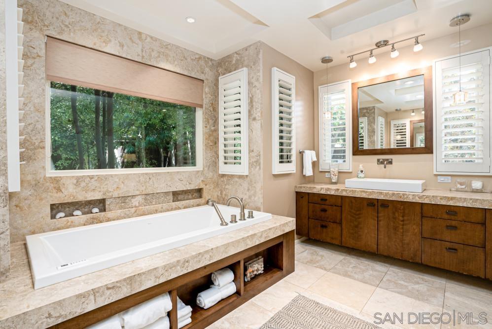 Detail Gallery Image 12 of 45 For 7967  Paseo Del Ocaso, La Jolla,  CA 92037 - 3 Beds | 2/1 Baths