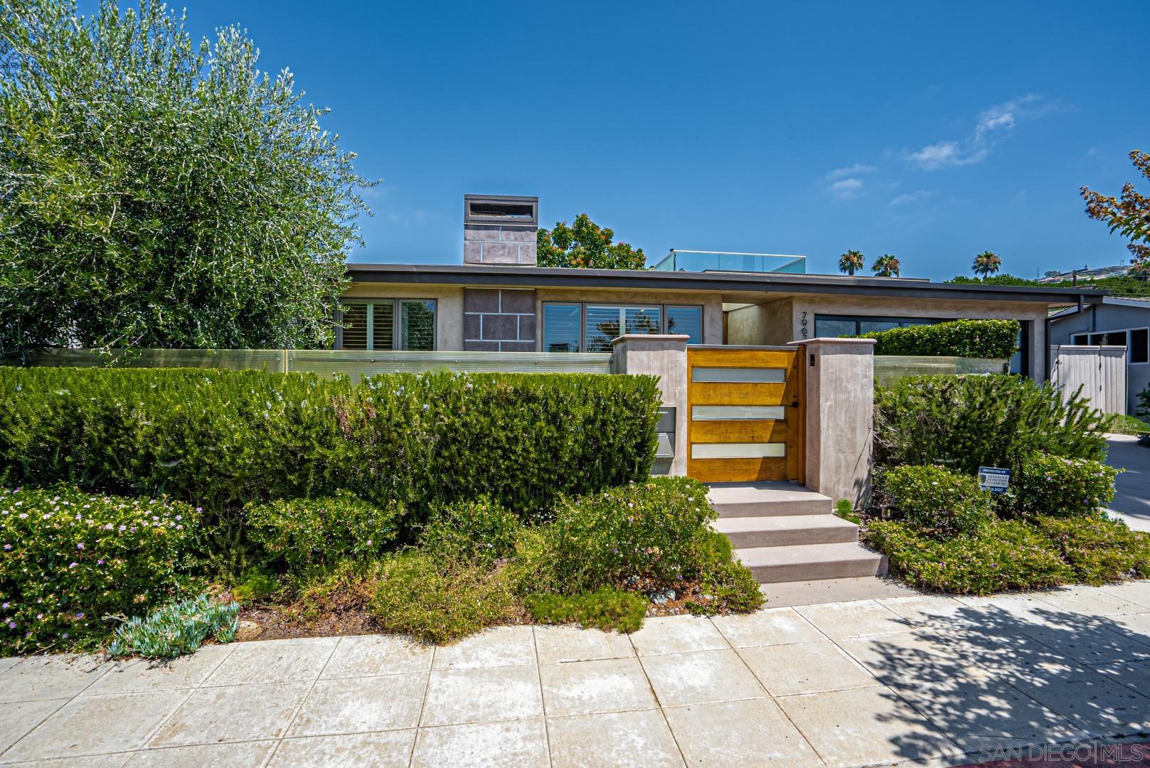 Detail Gallery Image 4 of 45 For 7967  Paseo Del Ocaso, La Jolla,  CA 92037 - 3 Beds | 2/1 Baths