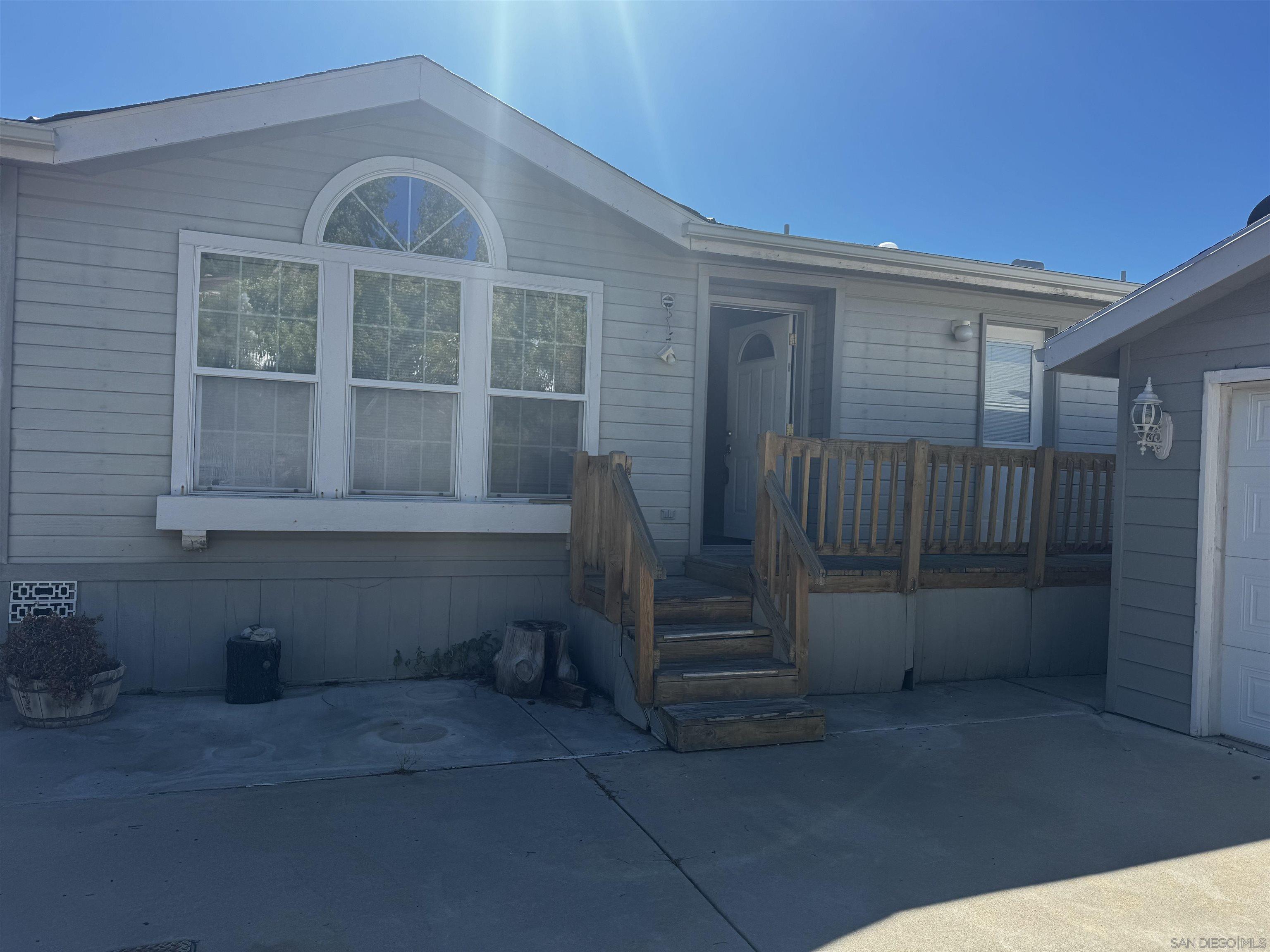 Front Image Thumbnail for SD250044004