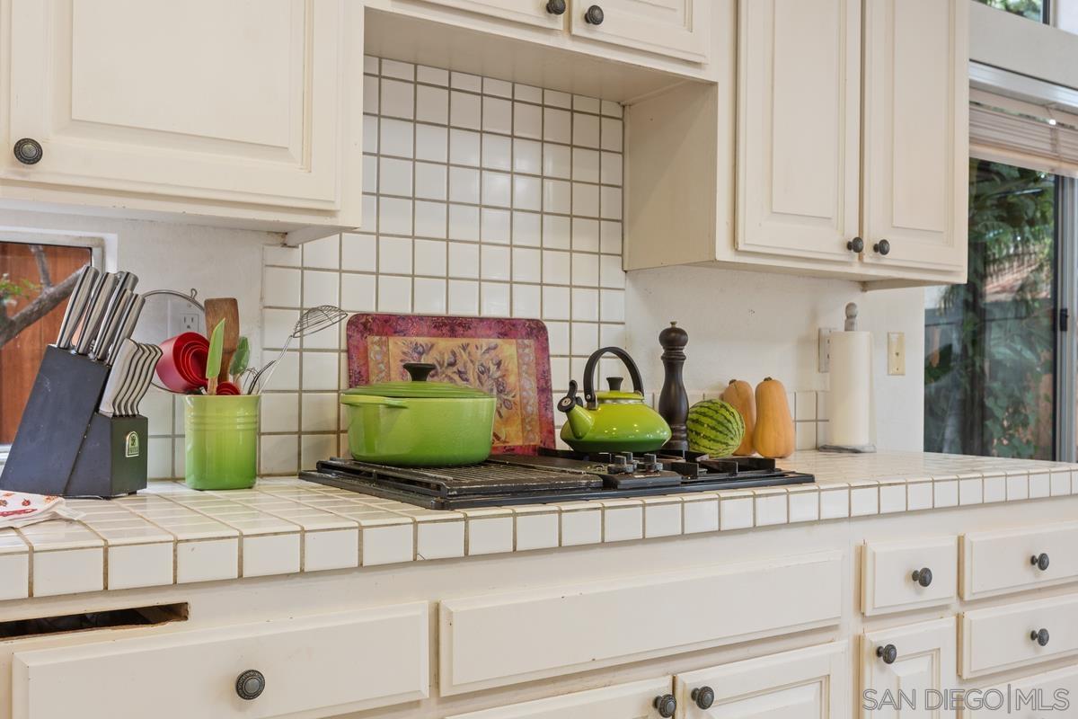 Detail Gallery Image 11 of 33 For 1672  Olympus Loop Dr, Vista,  CA 92081 - 3 Beds | 2 Baths