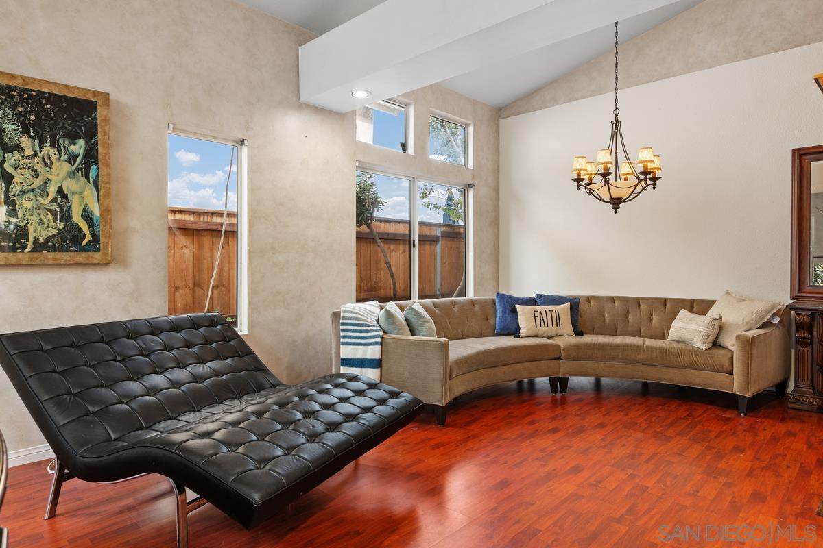 Detail Gallery Image 6 of 33 For 1672  Olympus Loop Dr, Vista,  CA 92081 - 3 Beds | 2 Baths