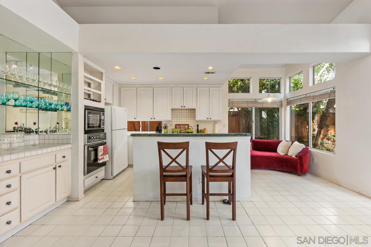 Detail Gallery Image 8 of 33 For 1672  Olympus Loop Dr, Vista,  CA 92081 - 3 Beds | 2 Baths