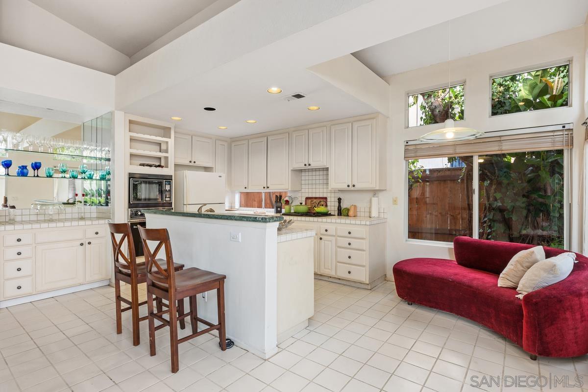 Detail Gallery Image 9 of 33 For 1672  Olympus Loop Dr, Vista,  CA 92081 - 3 Beds | 2 Baths