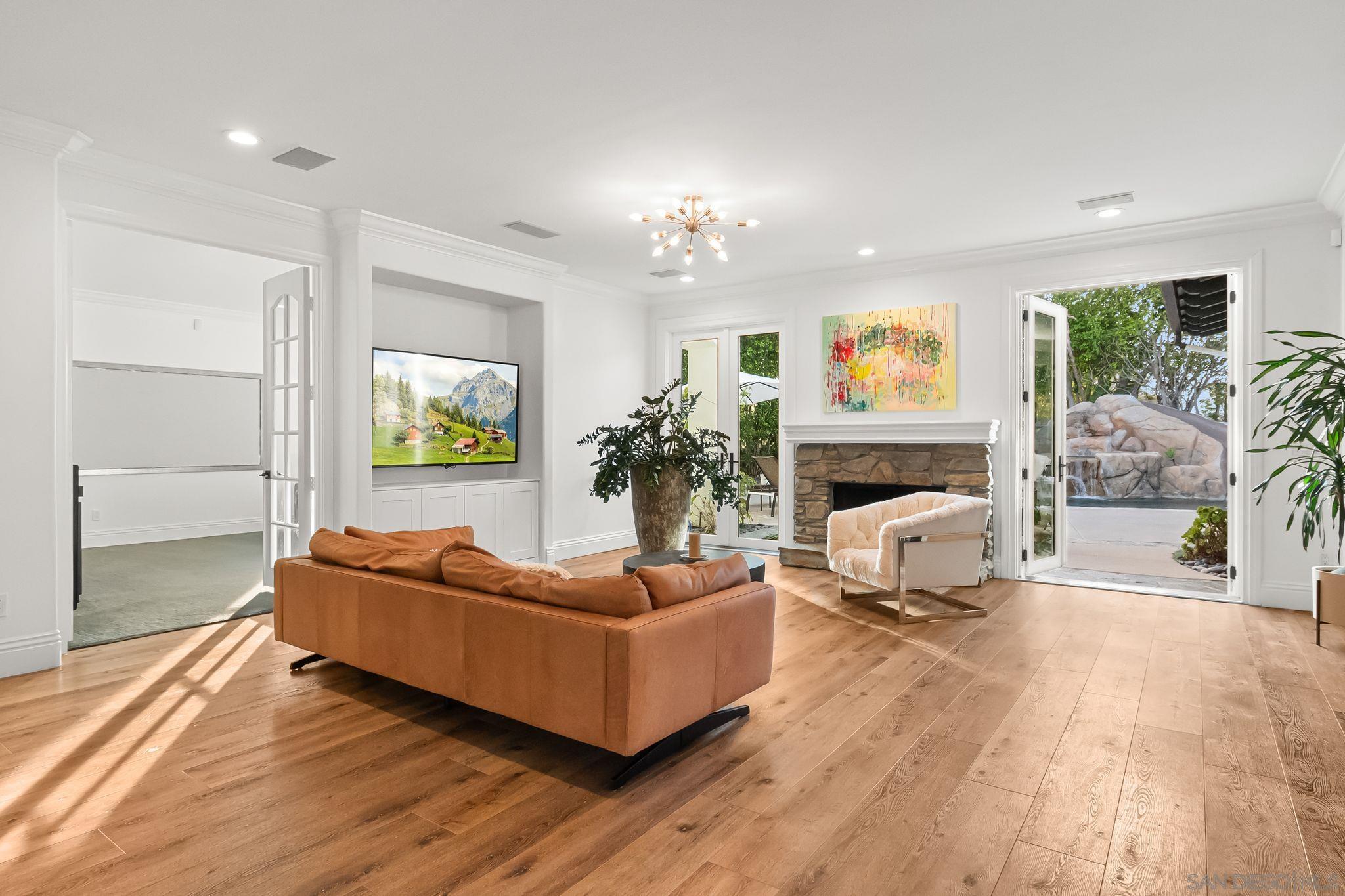 Detail Gallery Image 15 of 73 For 13092  Harwick Lane, San Diego,  CA 92130 - 6 Beds | 5 Baths