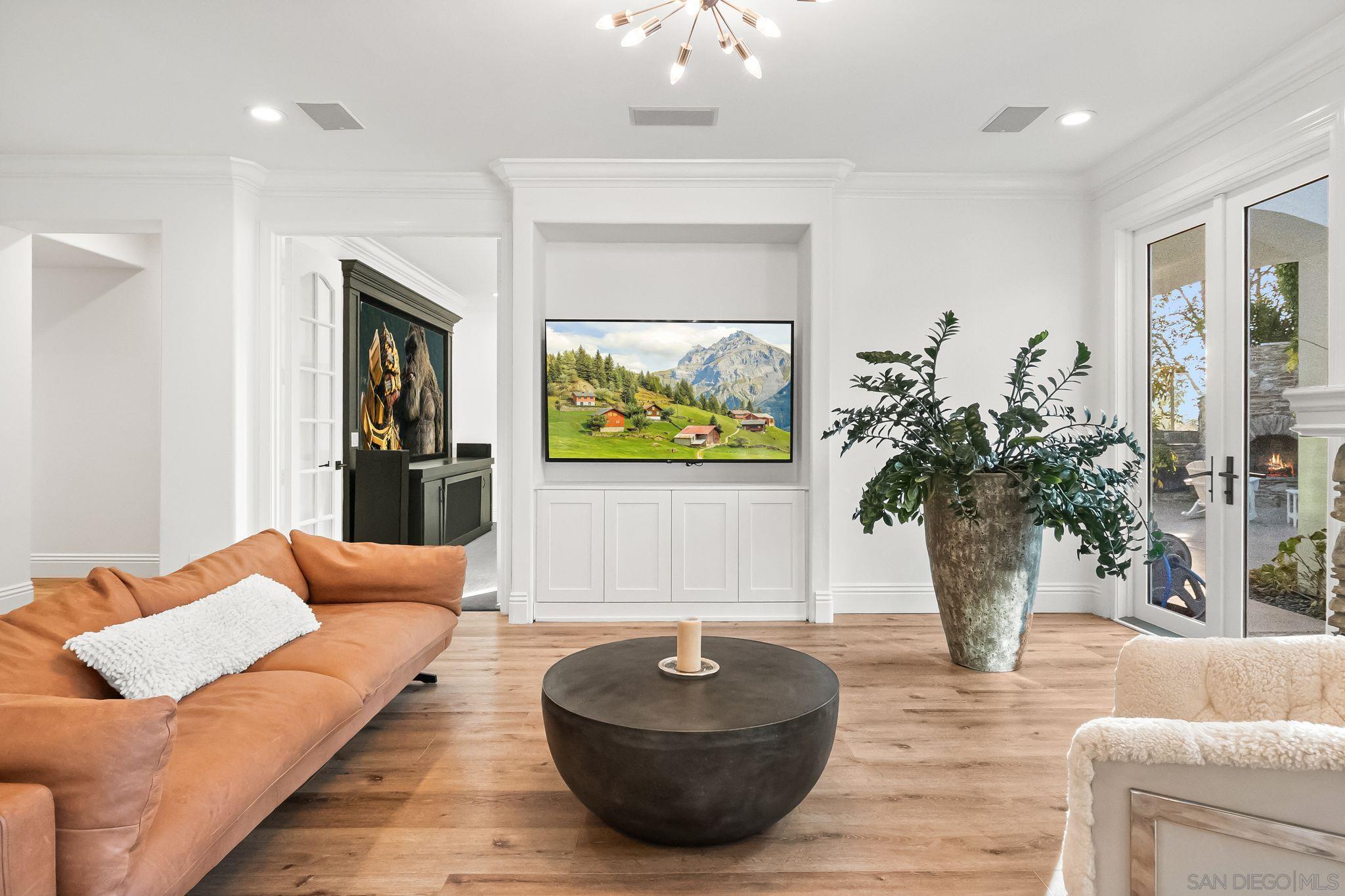 Detail Gallery Image 16 of 73 For 13092  Harwick Lane, San Diego,  CA 92130 - 6 Beds | 5 Baths