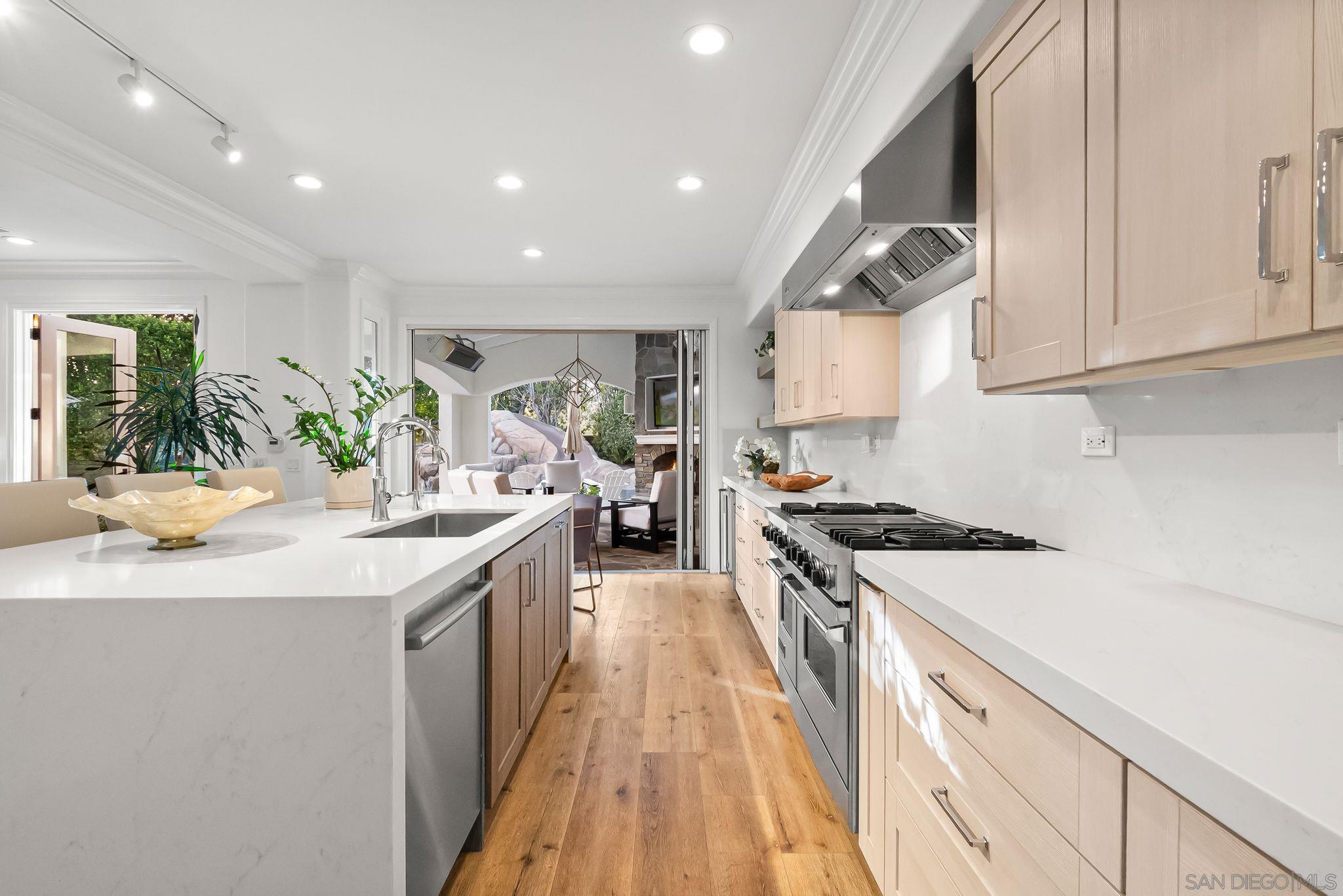 Detail Gallery Image 3 of 73 For 13092  Harwick Lane, San Diego,  CA 92130 - 6 Beds | 5 Baths