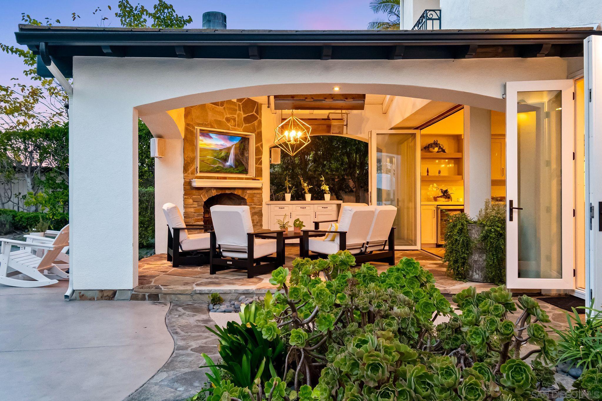 Detail Gallery Image 22 of 73 For 13092  Harwick Lane, San Diego,  CA 92130 - 6 Beds | 5 Baths