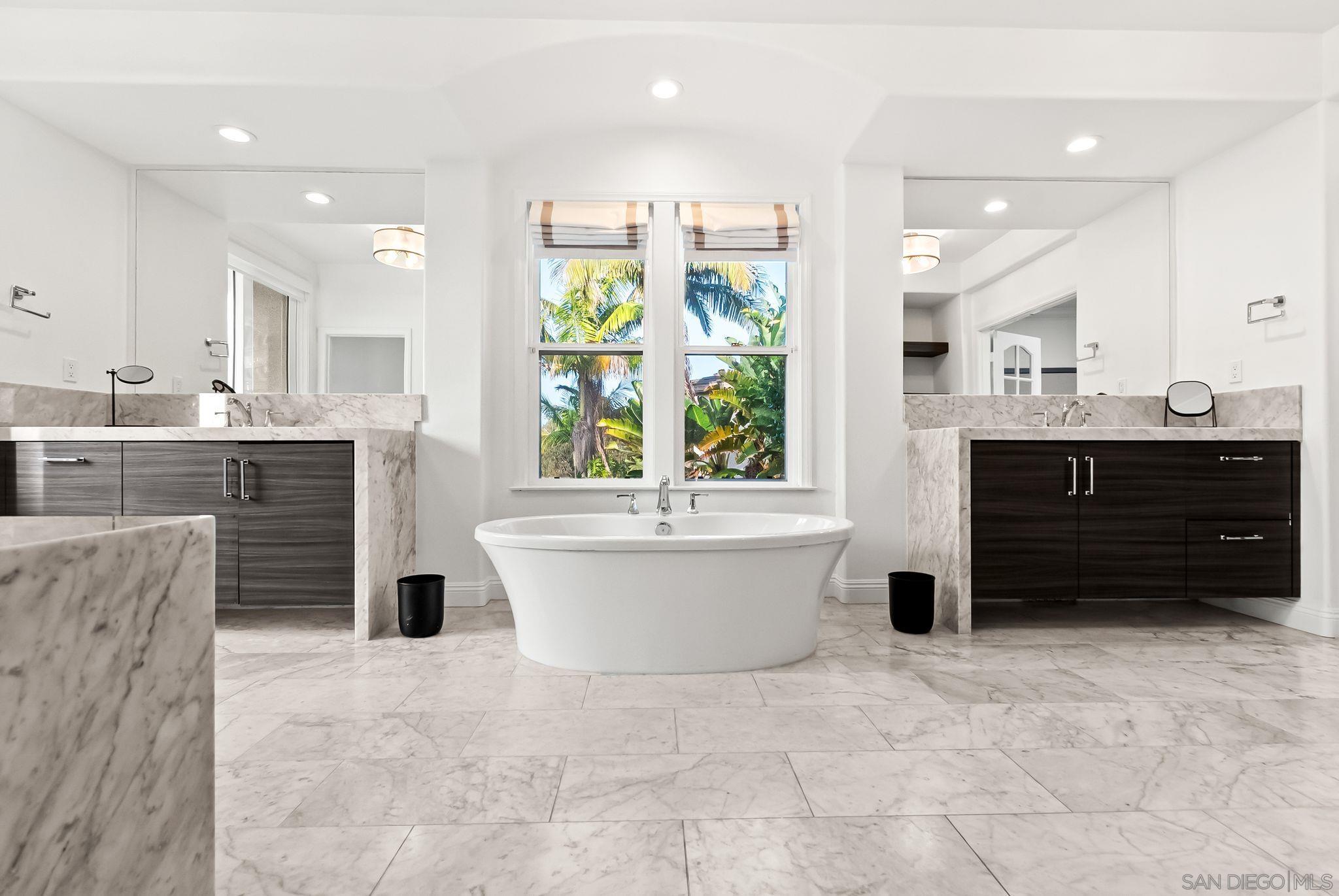 Detail Gallery Image 28 of 73 For 13092  Harwick Lane, San Diego,  CA 92130 - 6 Beds | 5 Baths