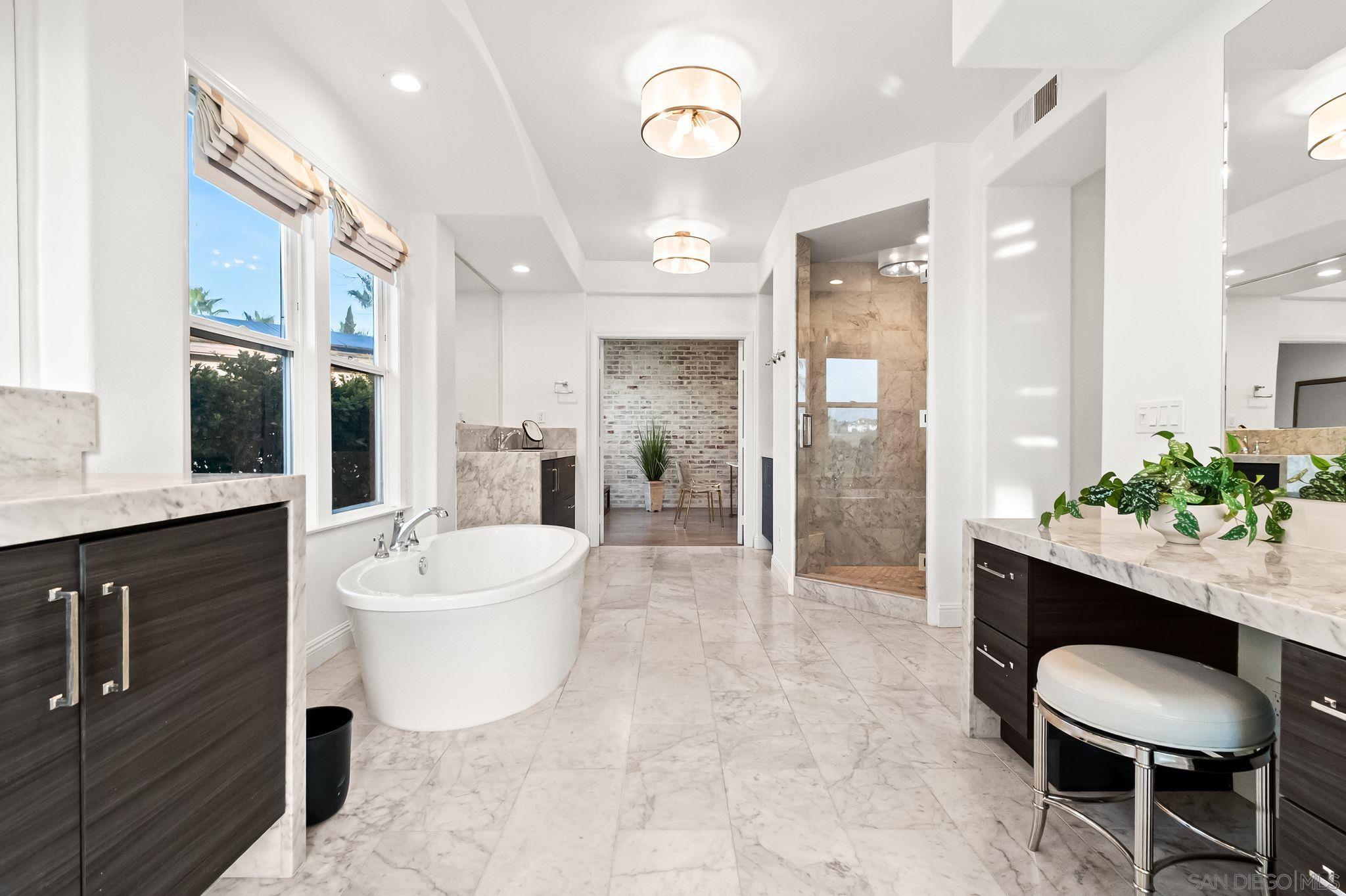 Detail Gallery Image 29 of 73 For 13092  Harwick Lane, San Diego,  CA 92130 - 6 Beds | 5 Baths