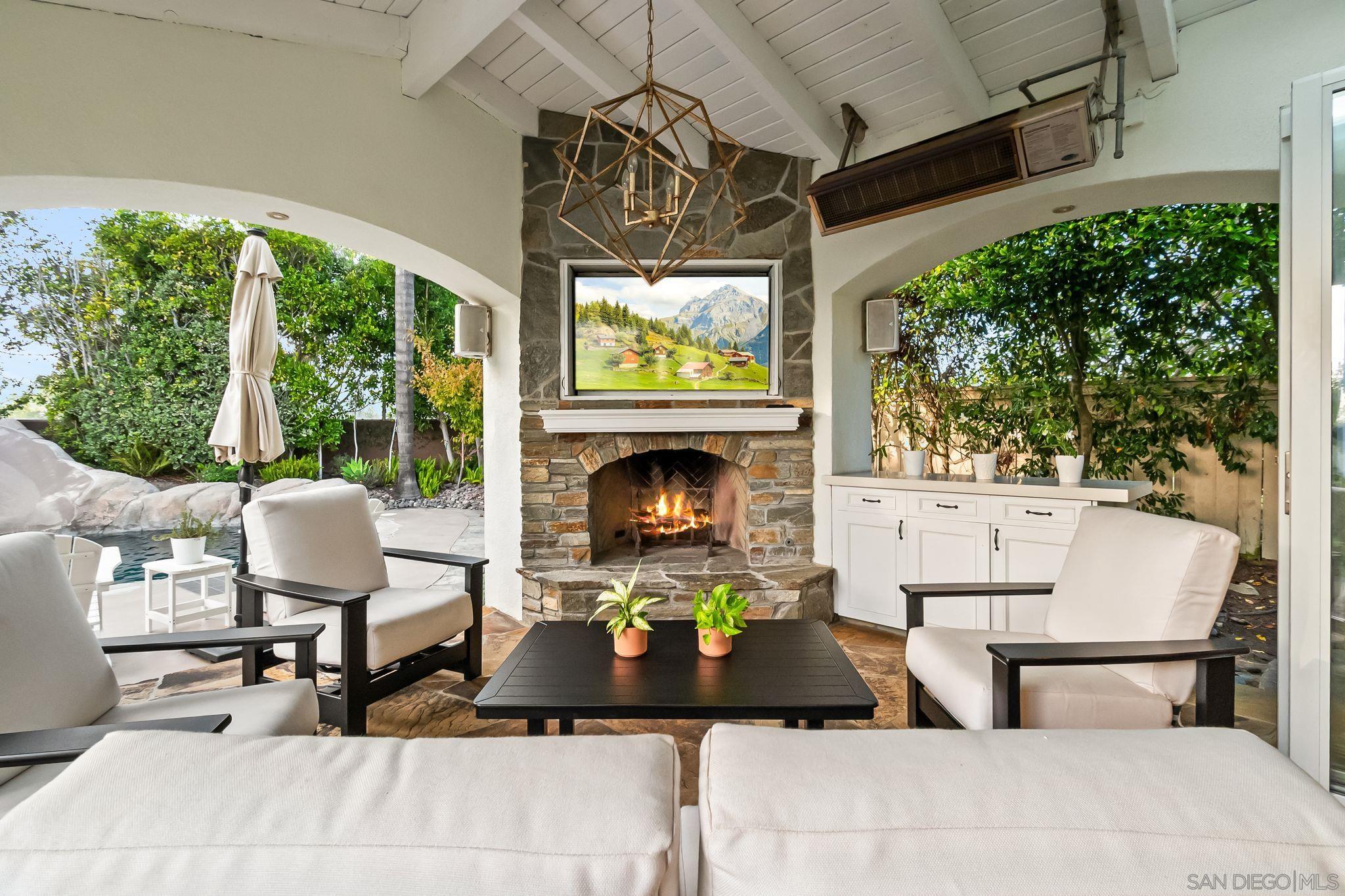 Detail Gallery Image 4 of 73 For 13092  Harwick Lane, San Diego,  CA 92130 - 6 Beds | 5 Baths