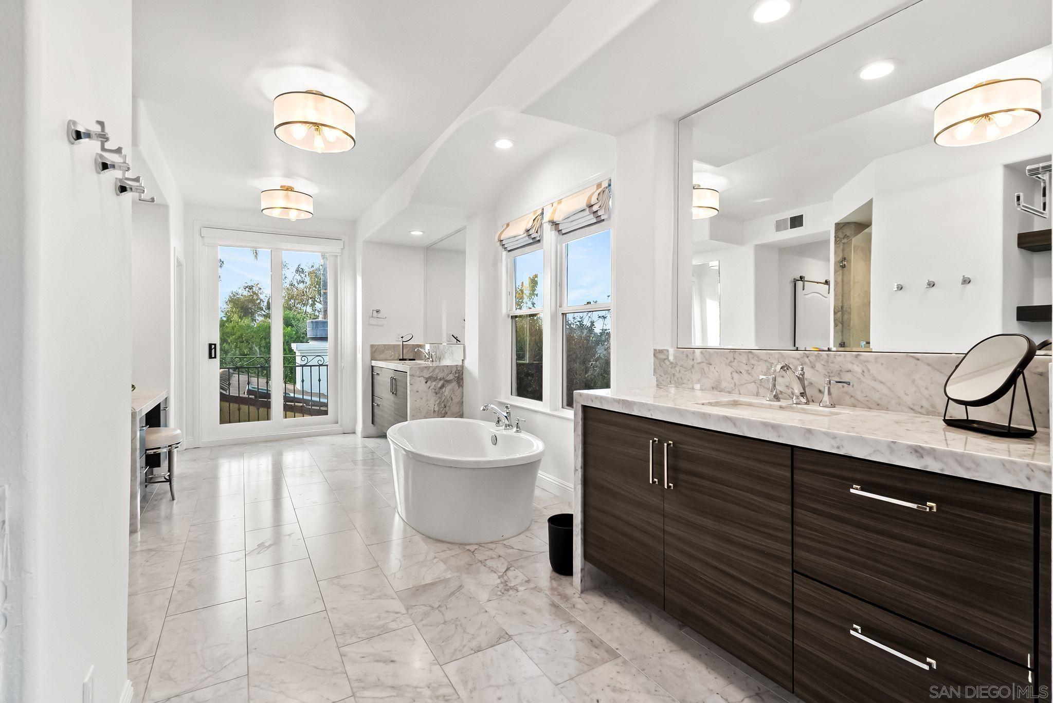 Detail Gallery Image 33 of 73 For 13092  Harwick Lane, San Diego,  CA 92130 - 6 Beds | 5 Baths