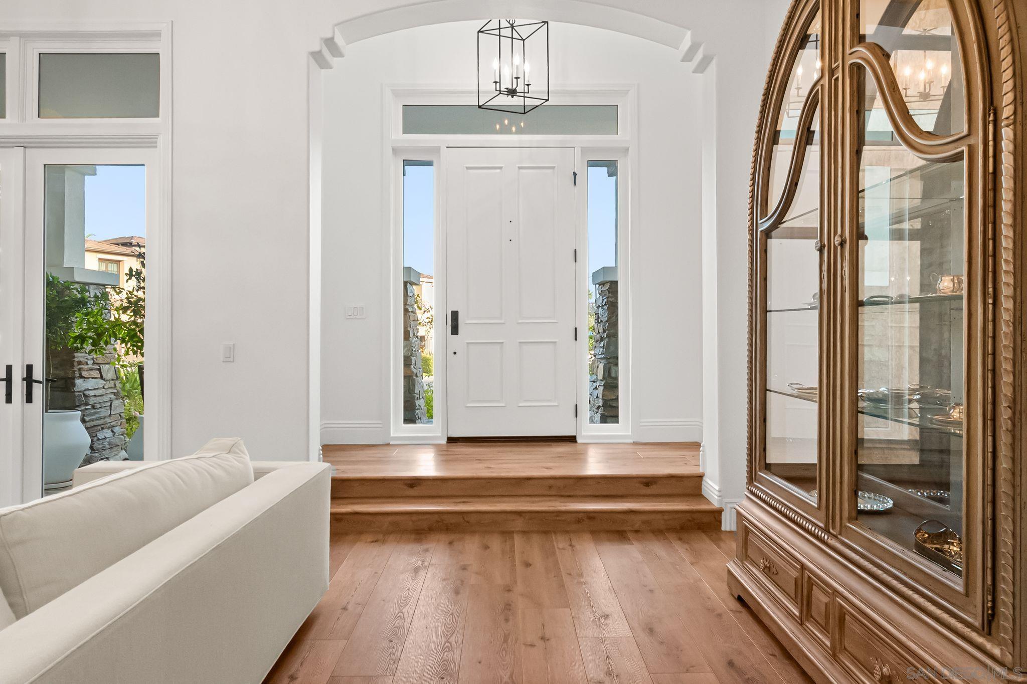 Detail Gallery Image 6 of 73 For 13092  Harwick Lane, San Diego,  CA 92130 - 6 Beds | 5 Baths