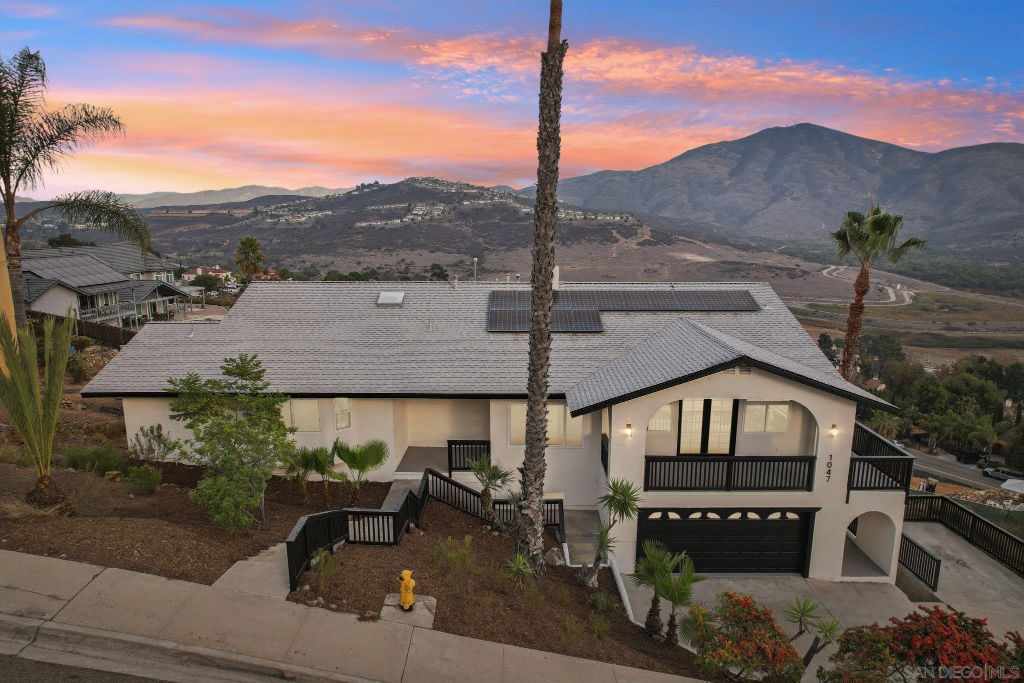 Detail Gallery Image 2 of 35 For 1047  Sangamon, Spring Valley,  CA 91977 - 6 Beds | 4/1 Baths