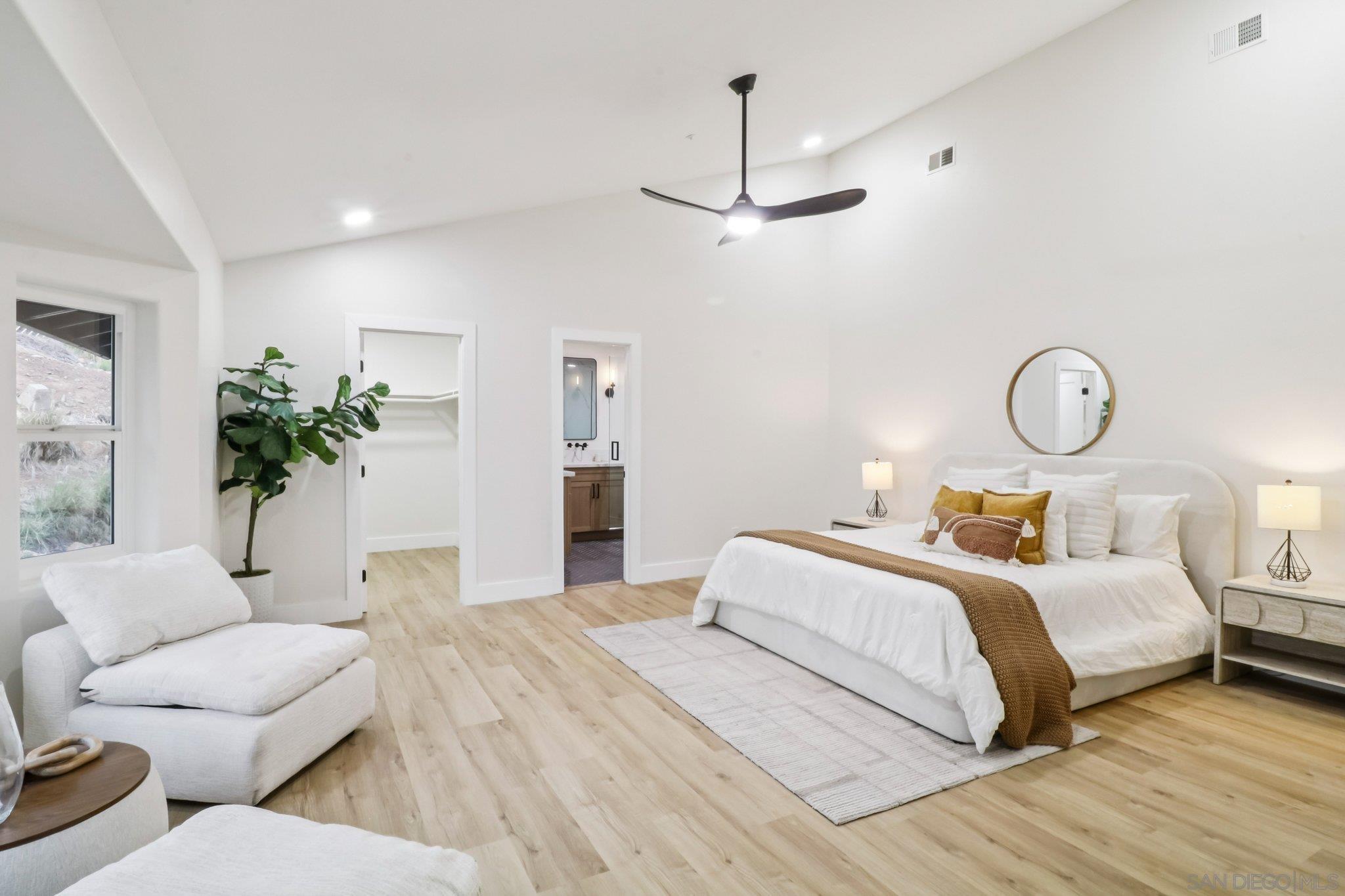 Detail Gallery Image 12 of 35 For 1047  Sangamon, Spring Valley,  CA 91977 - 6 Beds | 4/1 Baths