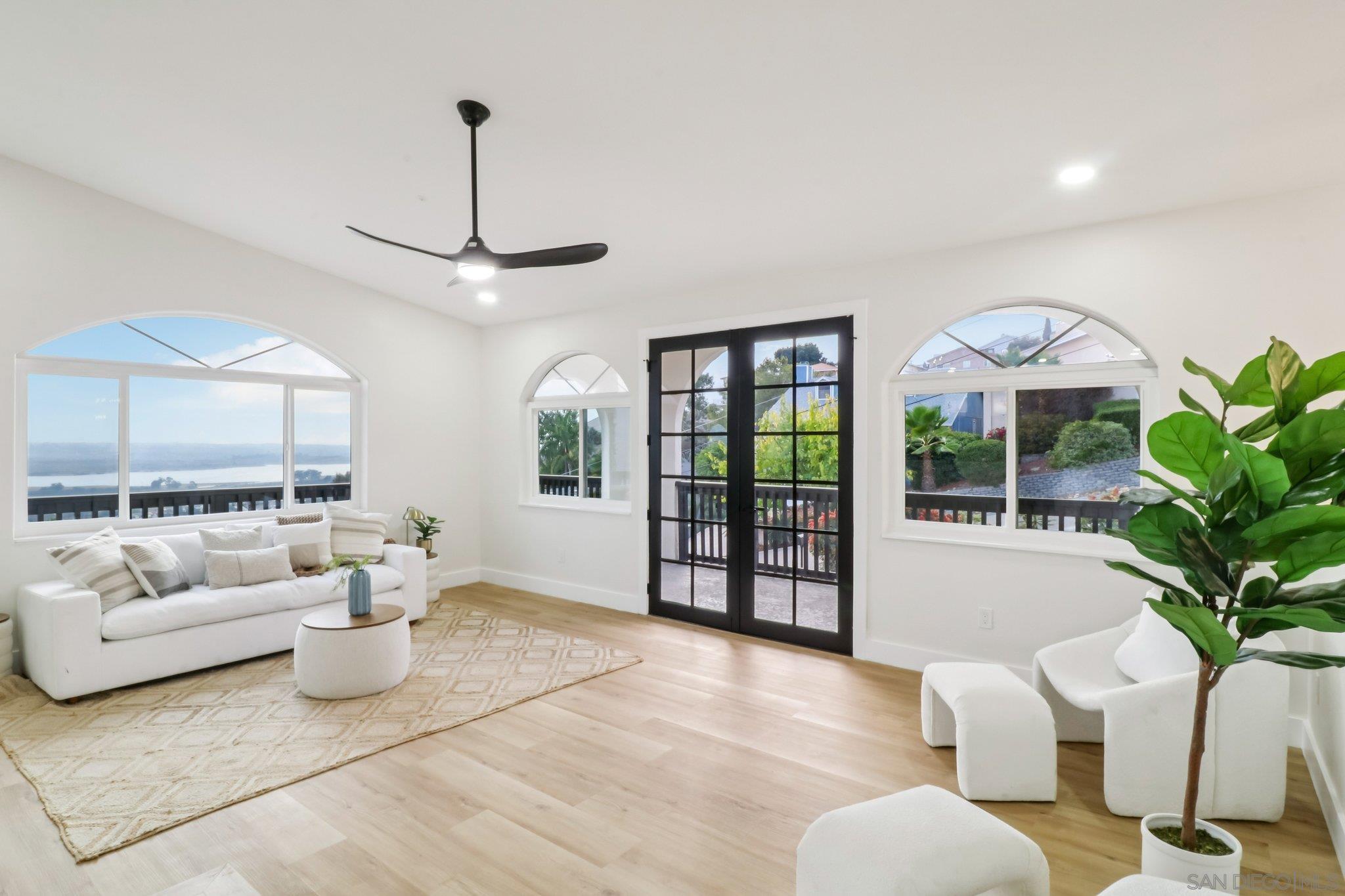 Detail Gallery Image 3 of 35 For 1047  Sangamon, Spring Valley,  CA 91977 - 6 Beds | 4/1 Baths