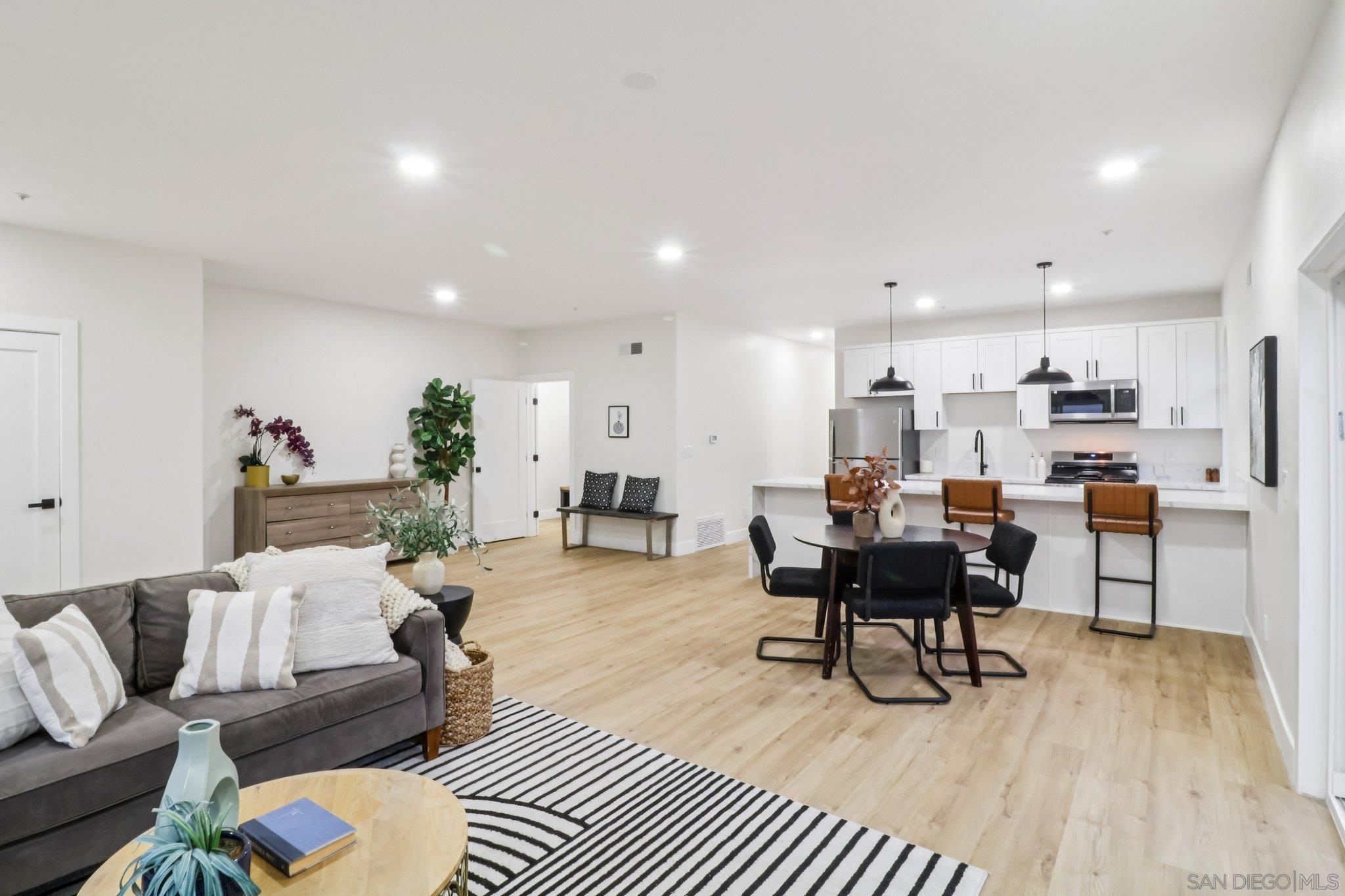 Detail Gallery Image 25 of 35 For 1047  Sangamon, Spring Valley,  CA 91977 - 6 Beds | 4/1 Baths