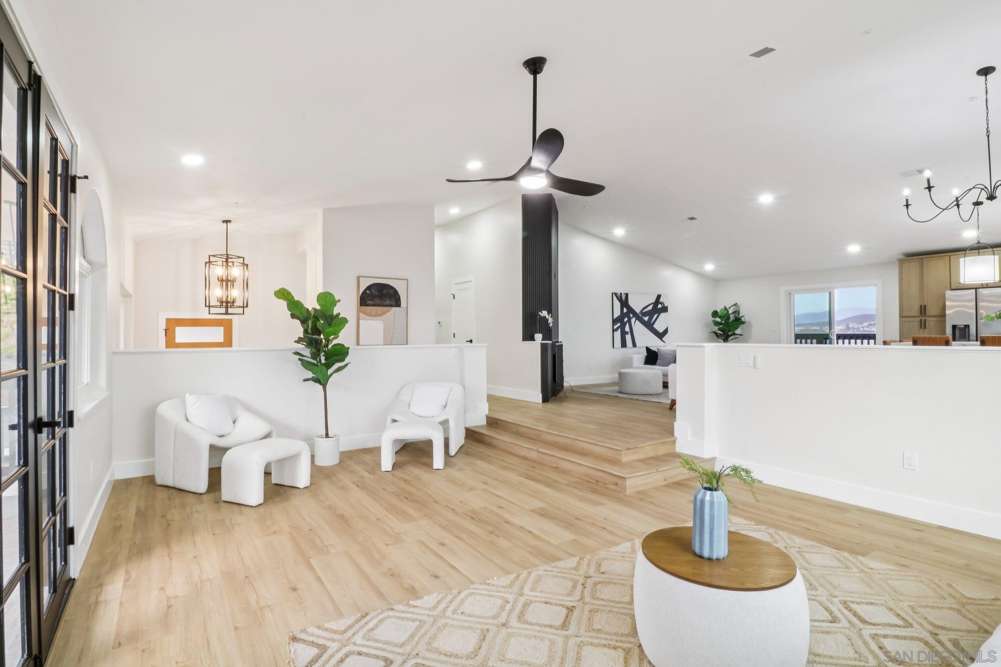 Detail Gallery Image 5 of 35 For 1047  Sangamon, Spring Valley,  CA 91977 - 6 Beds | 4/1 Baths