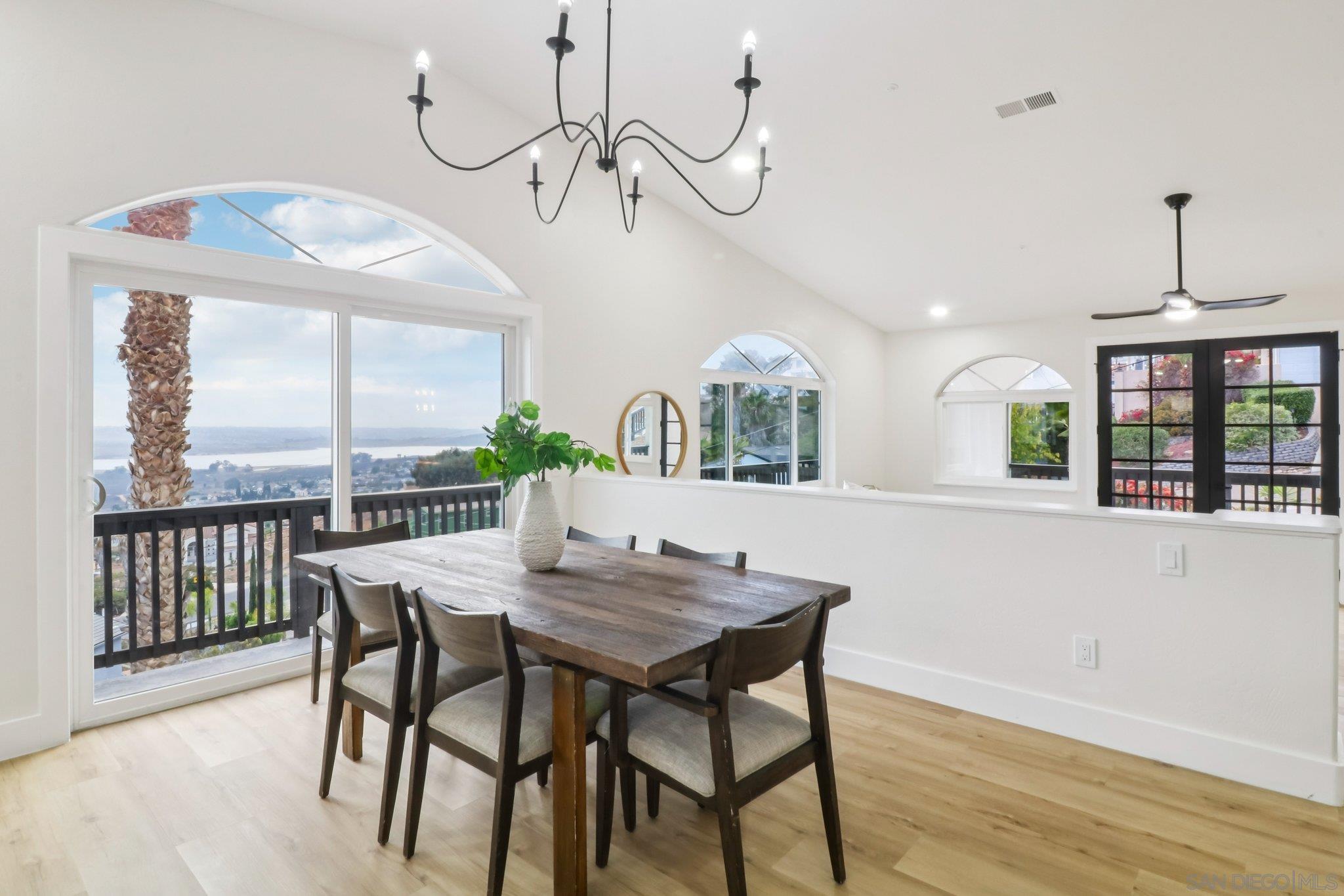 Detail Gallery Image 8 of 35 For 1047  Sangamon, Spring Valley,  CA 91977 - 6 Beds | 4/1 Baths