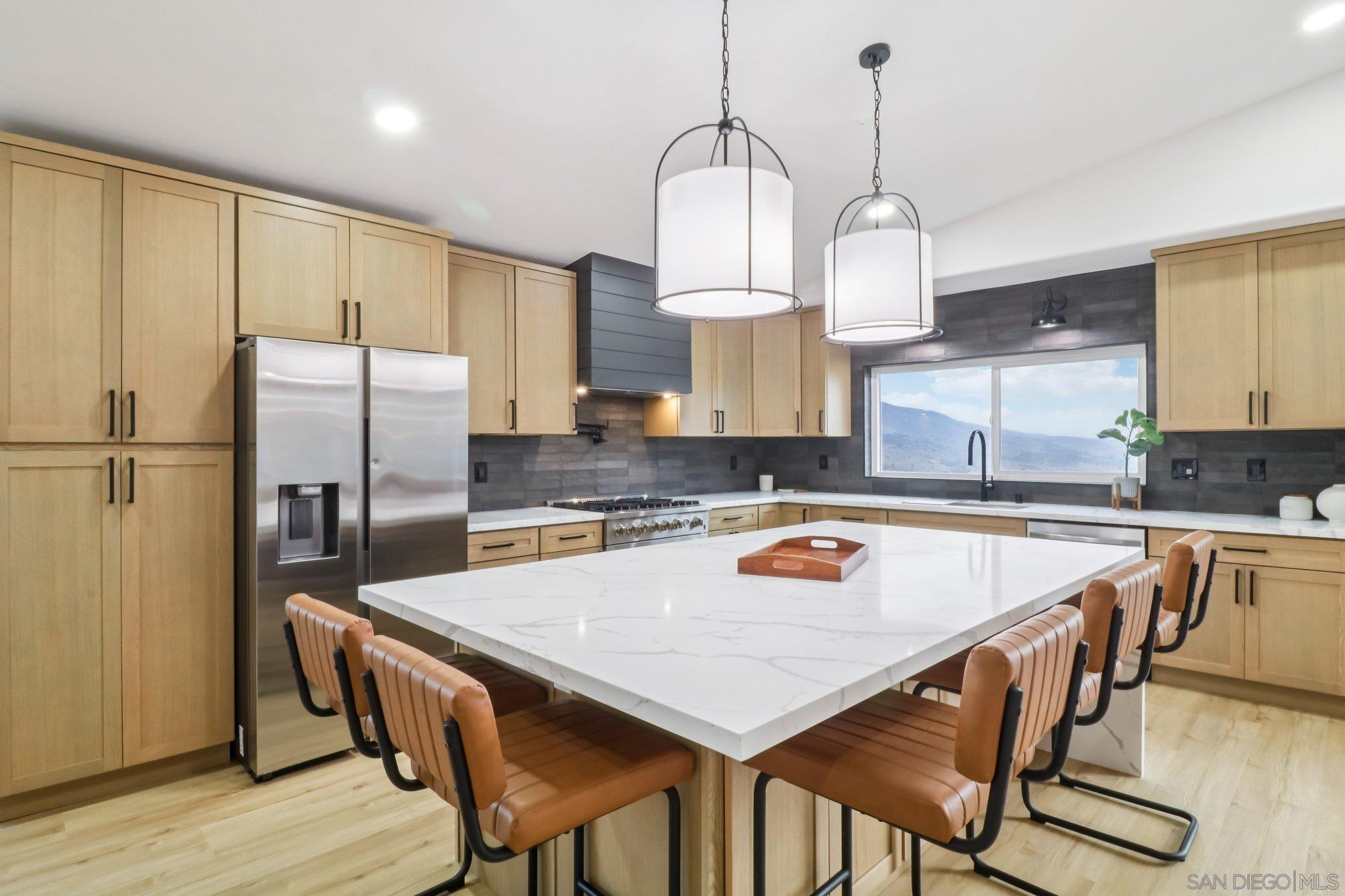 Detail Gallery Image 9 of 35 For 1047  Sangamon, Spring Valley,  CA 91977 - 6 Beds | 4/1 Baths