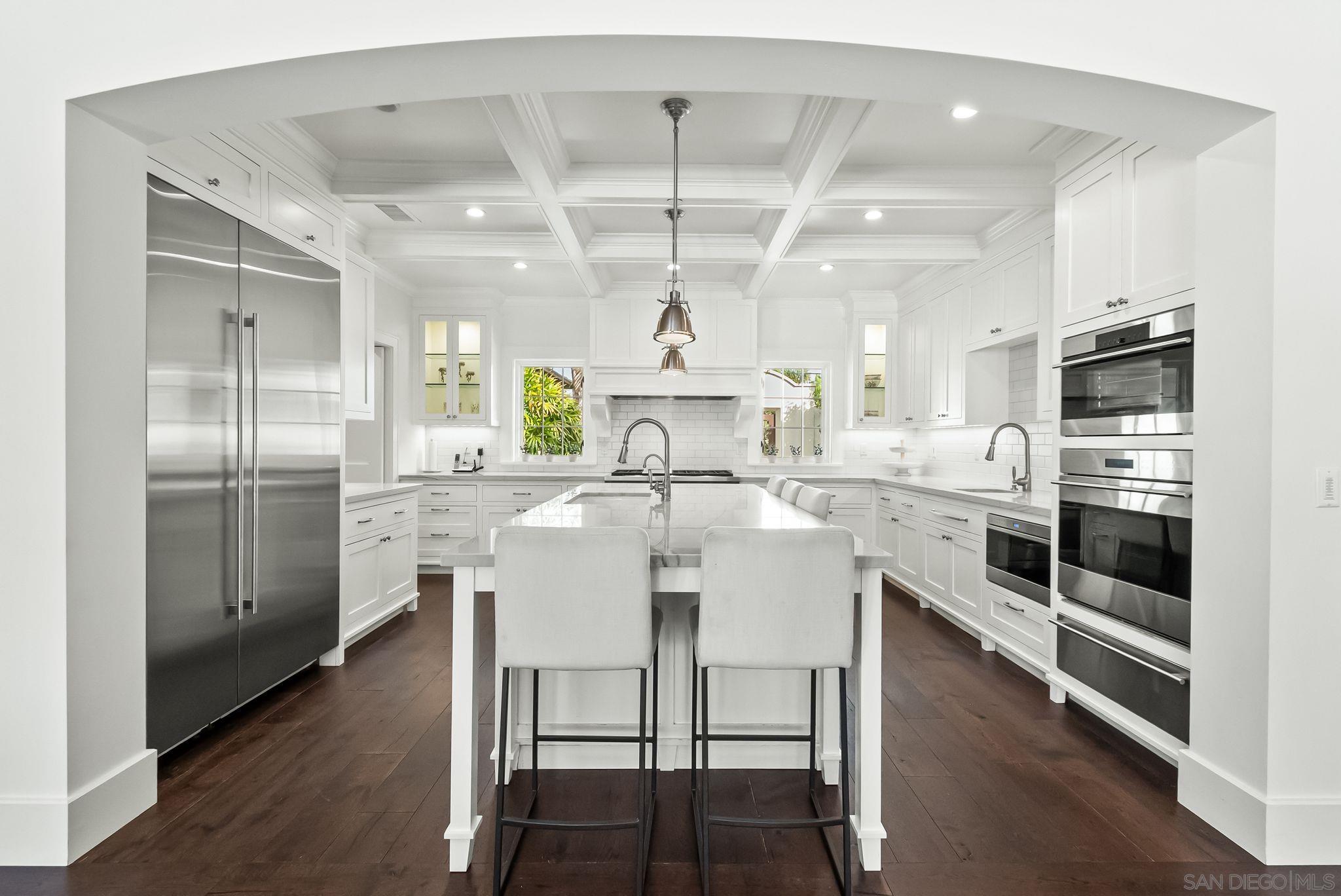 Detail Gallery Image 11 of 43 For 5930  Rutgers Rd, La Jolla,  CA 92037 - 6 Beds | 6/2 Baths