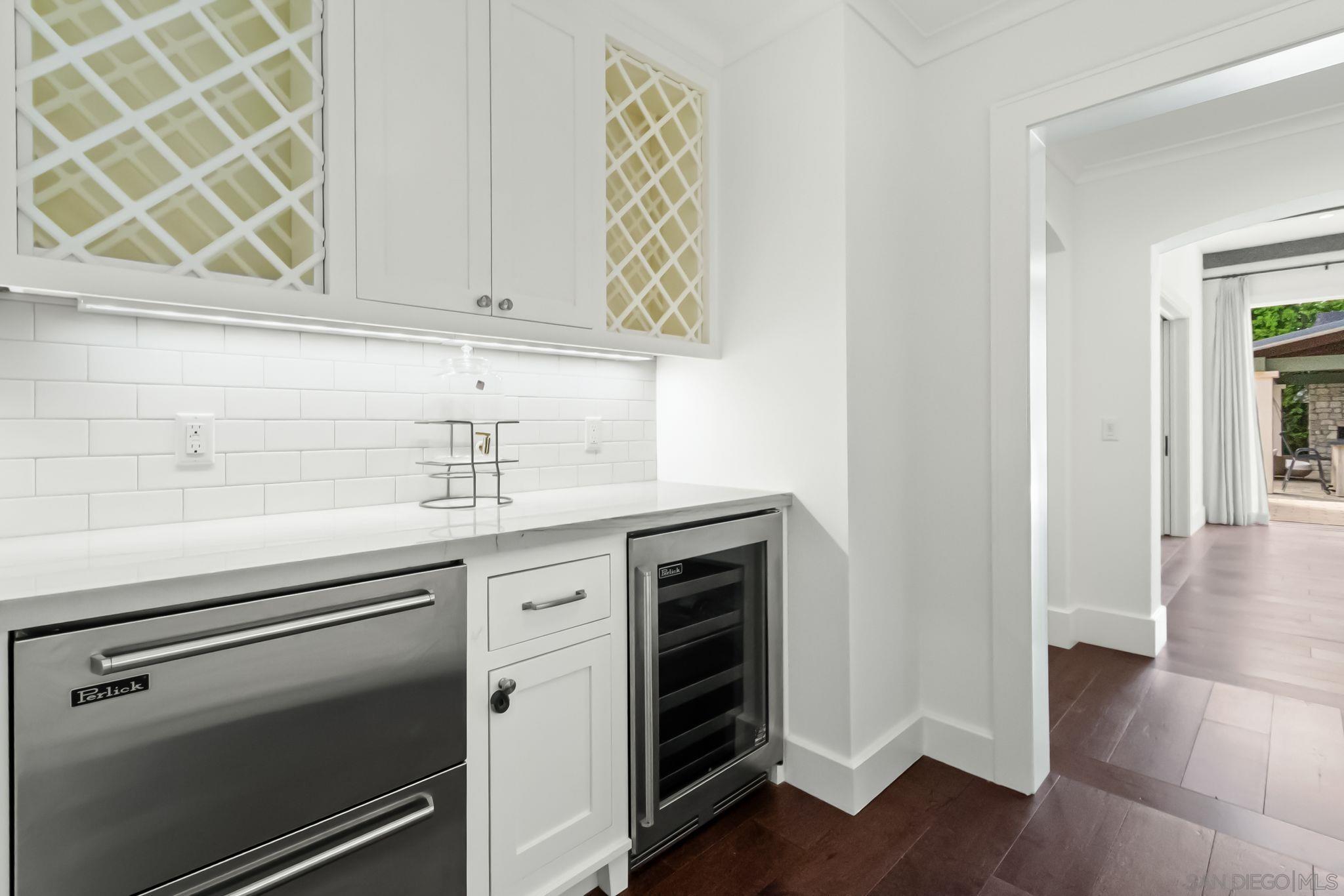 Detail Gallery Image 15 of 43 For 5930  Rutgers Rd, La Jolla,  CA 92037 - 6 Beds | 6/2 Baths