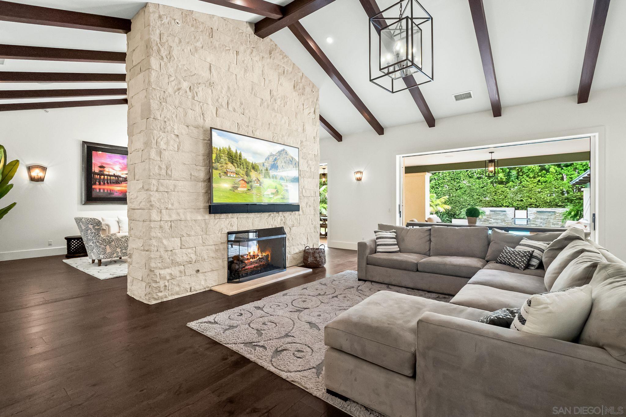Detail Gallery Image 3 of 43 For 5930  Rutgers Rd, La Jolla,  CA 92037 - 6 Beds | 6/2 Baths