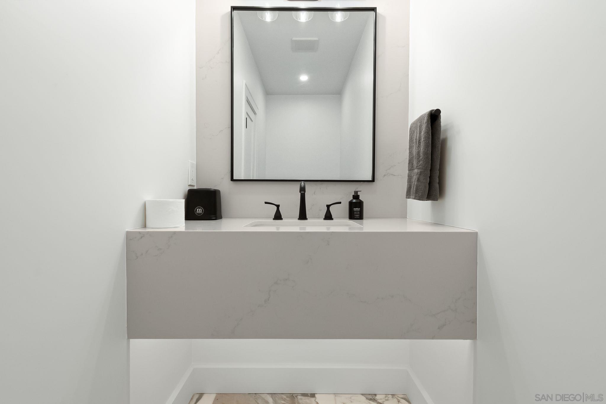 Detail Gallery Image 24 of 43 For 5930  Rutgers Rd, La Jolla,  CA 92037 - 6 Beds | 6/2 Baths