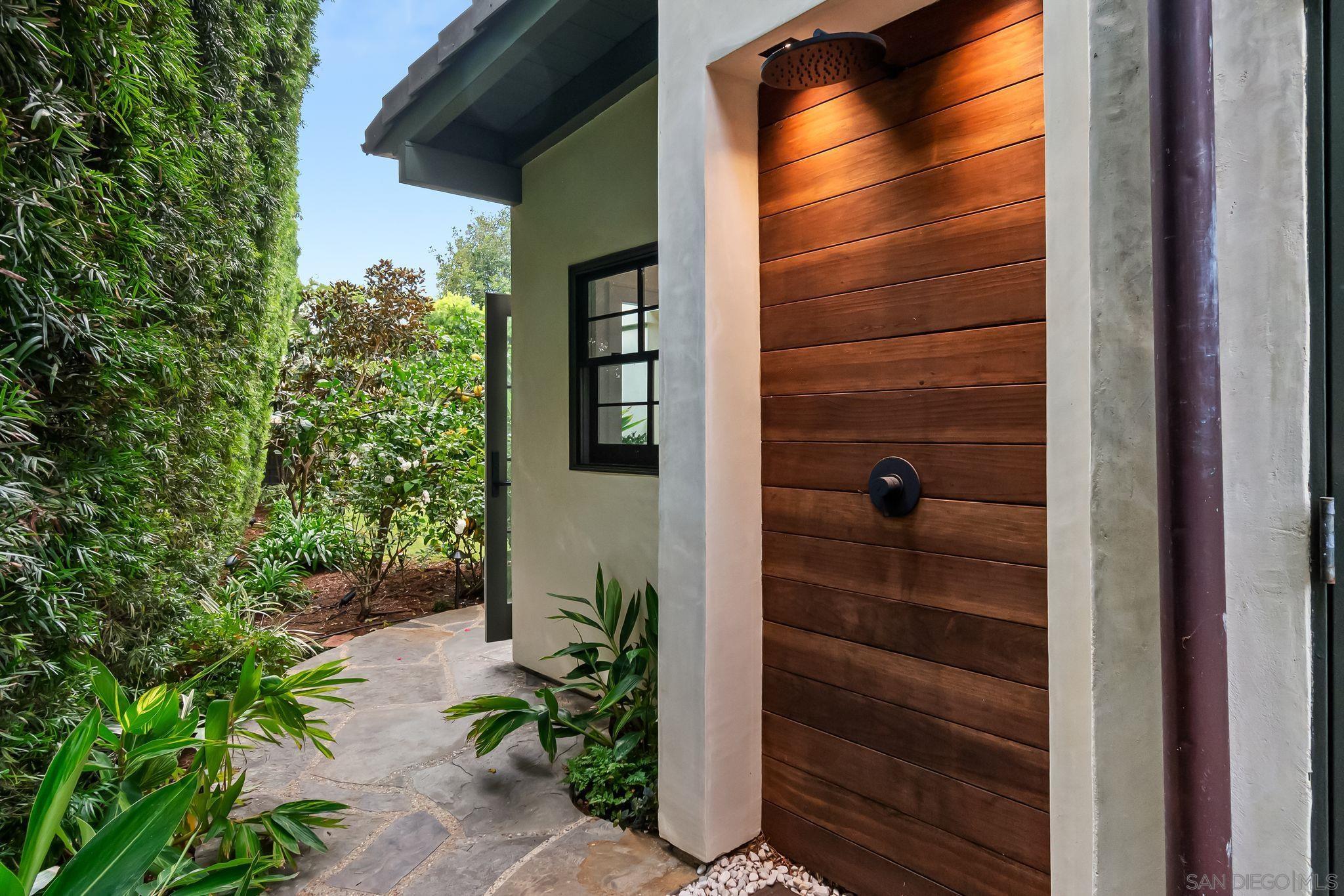 Detail Gallery Image 25 of 43 For 5930  Rutgers Rd, La Jolla,  CA 92037 - 6 Beds | 6/2 Baths