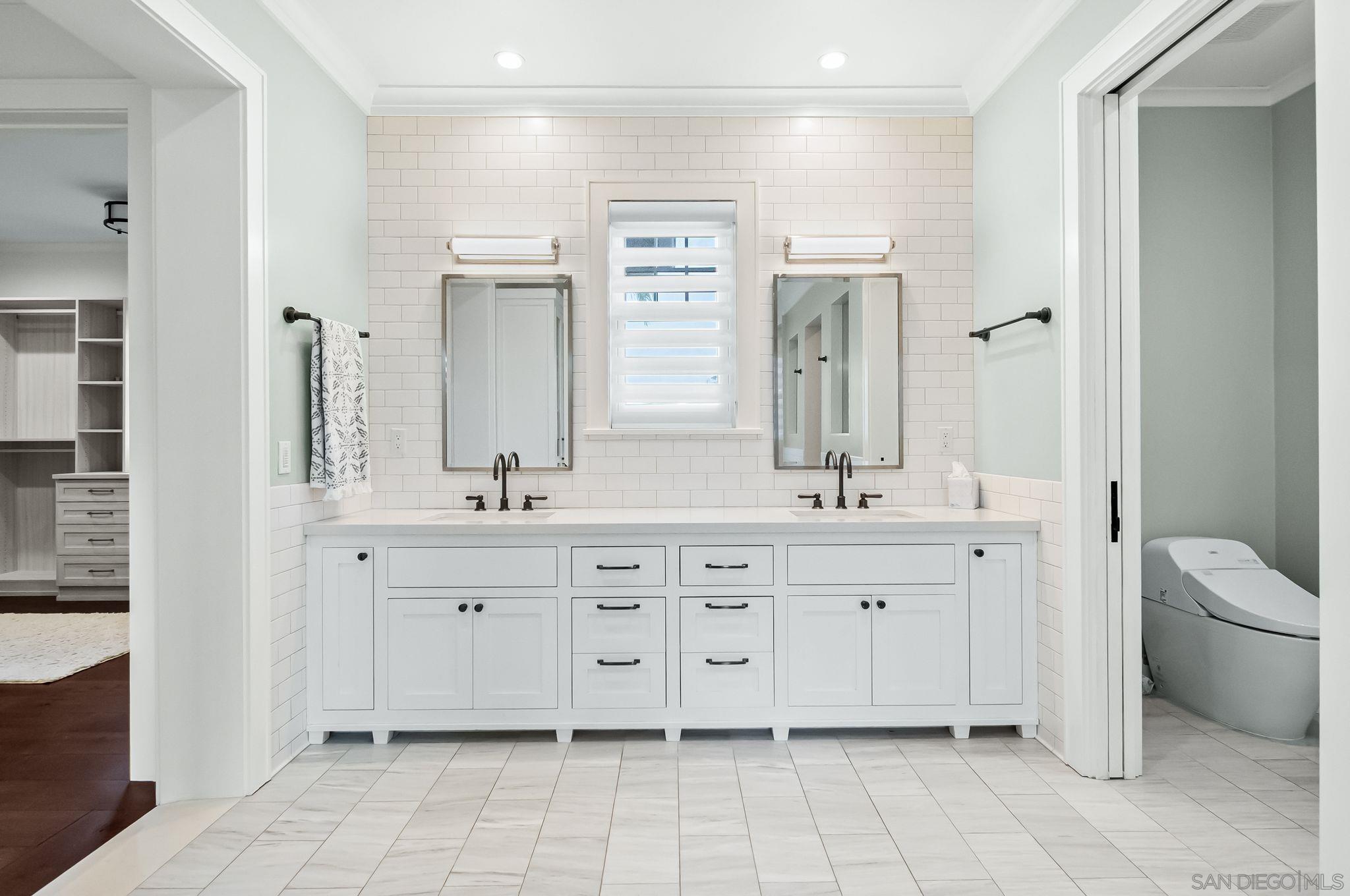 Detail Gallery Image 29 of 43 For 5930  Rutgers Rd, La Jolla,  CA 92037 - 6 Beds | 6/2 Baths