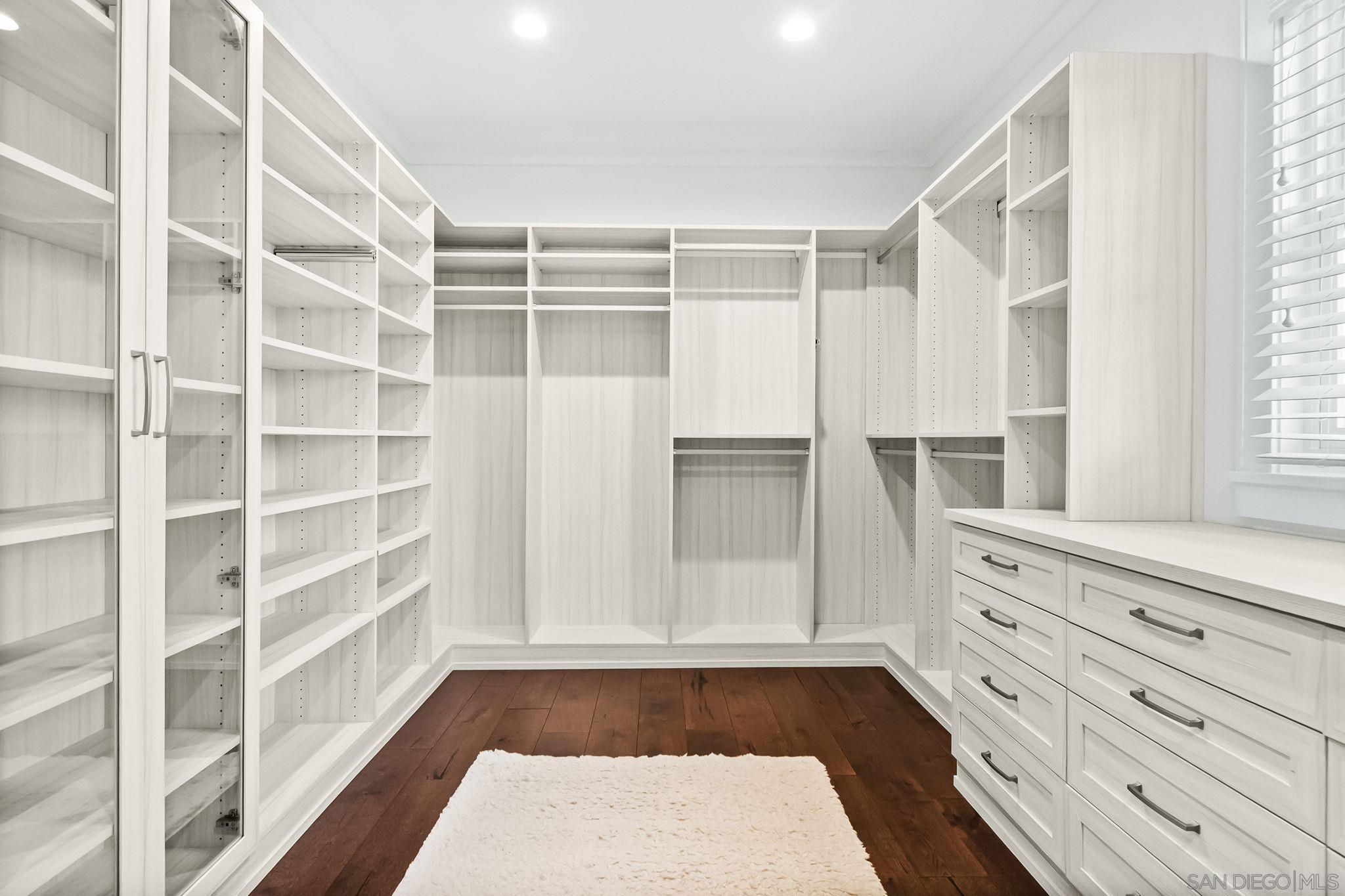 Detail Gallery Image 31 of 43 For 5930  Rutgers Rd, La Jolla,  CA 92037 - 6 Beds | 6/2 Baths