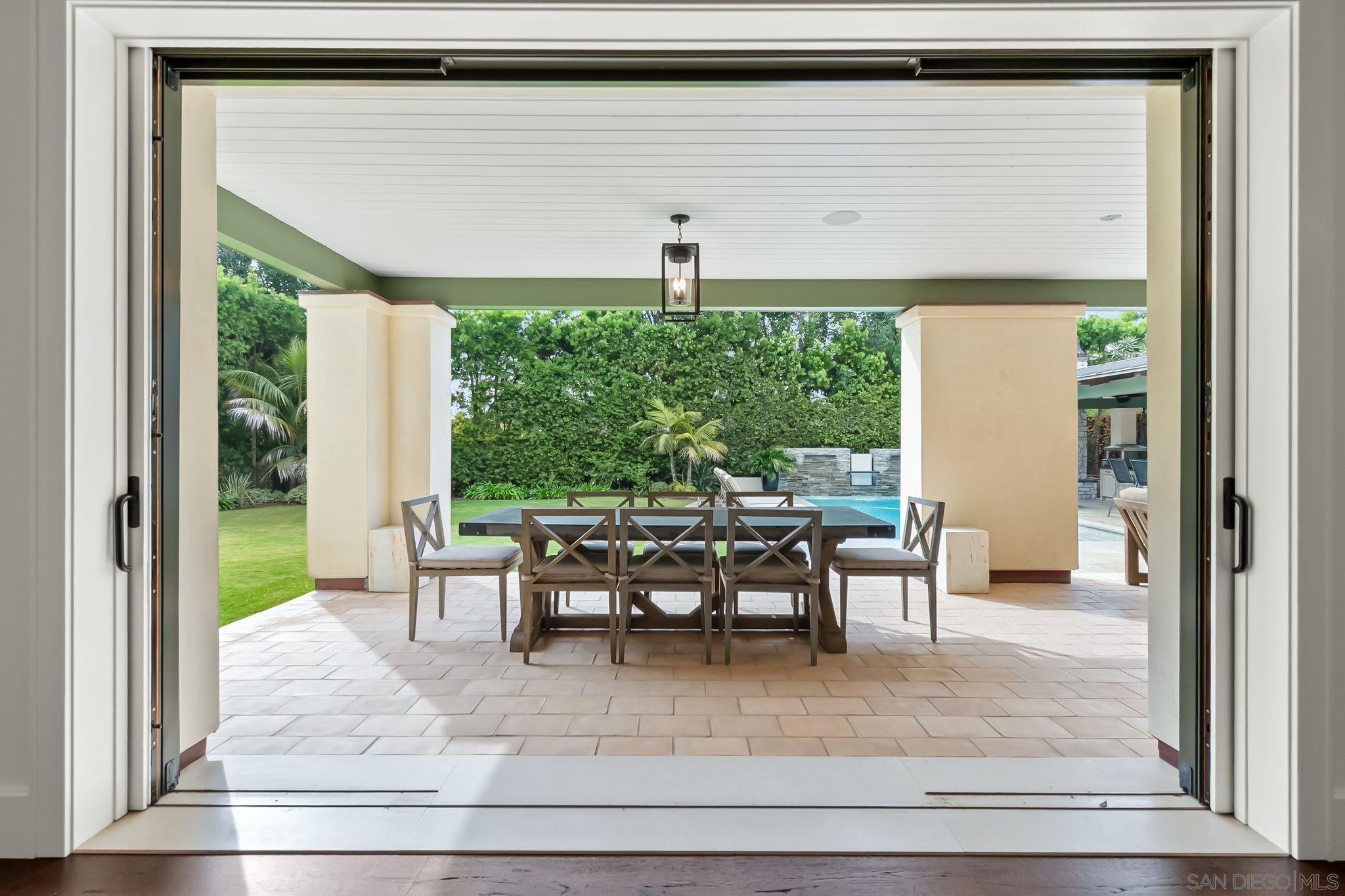 Detail Gallery Image 10 of 43 For 5930  Rutgers Rd, La Jolla,  CA 92037 - 6 Beds | 6/2 Baths