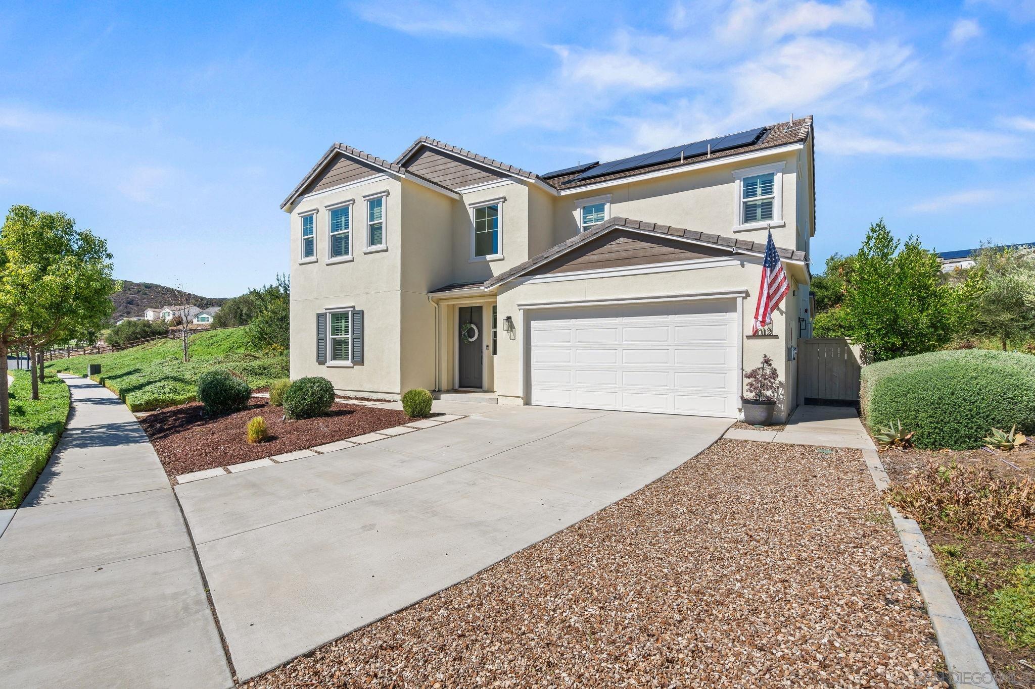 Detail Gallery Image 2 of 39 For 3012  Starry Night Dr, Escondido,  CA 92029 - 5 Beds | 3/1 Baths