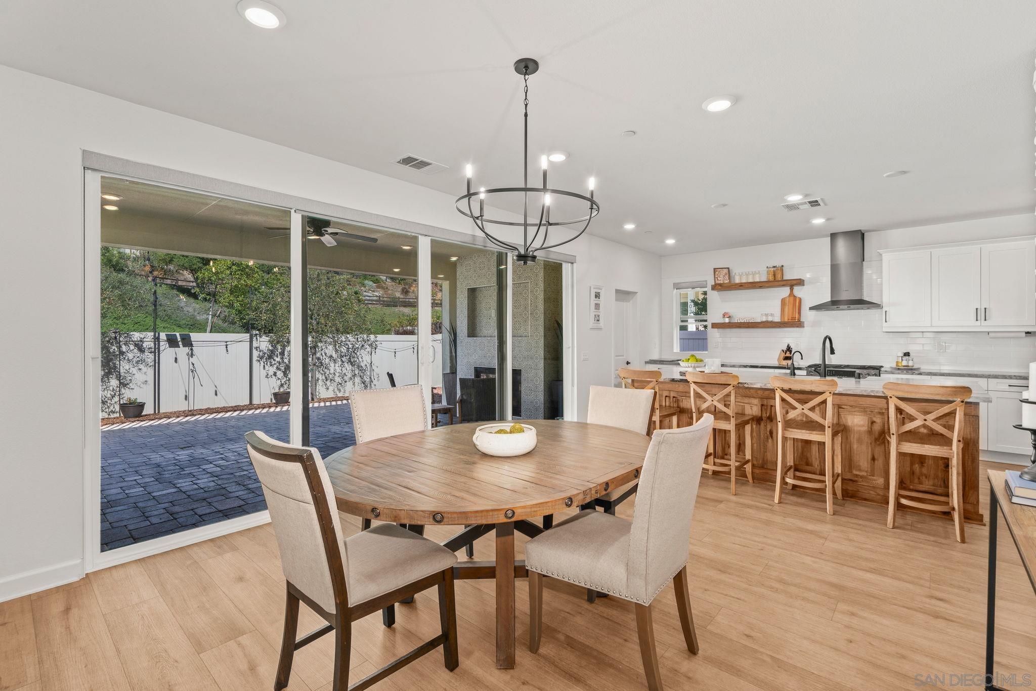 Detail Gallery Image 11 of 39 For 3012  Starry Night Dr, Escondido,  CA 92029 - 5 Beds | 3/1 Baths