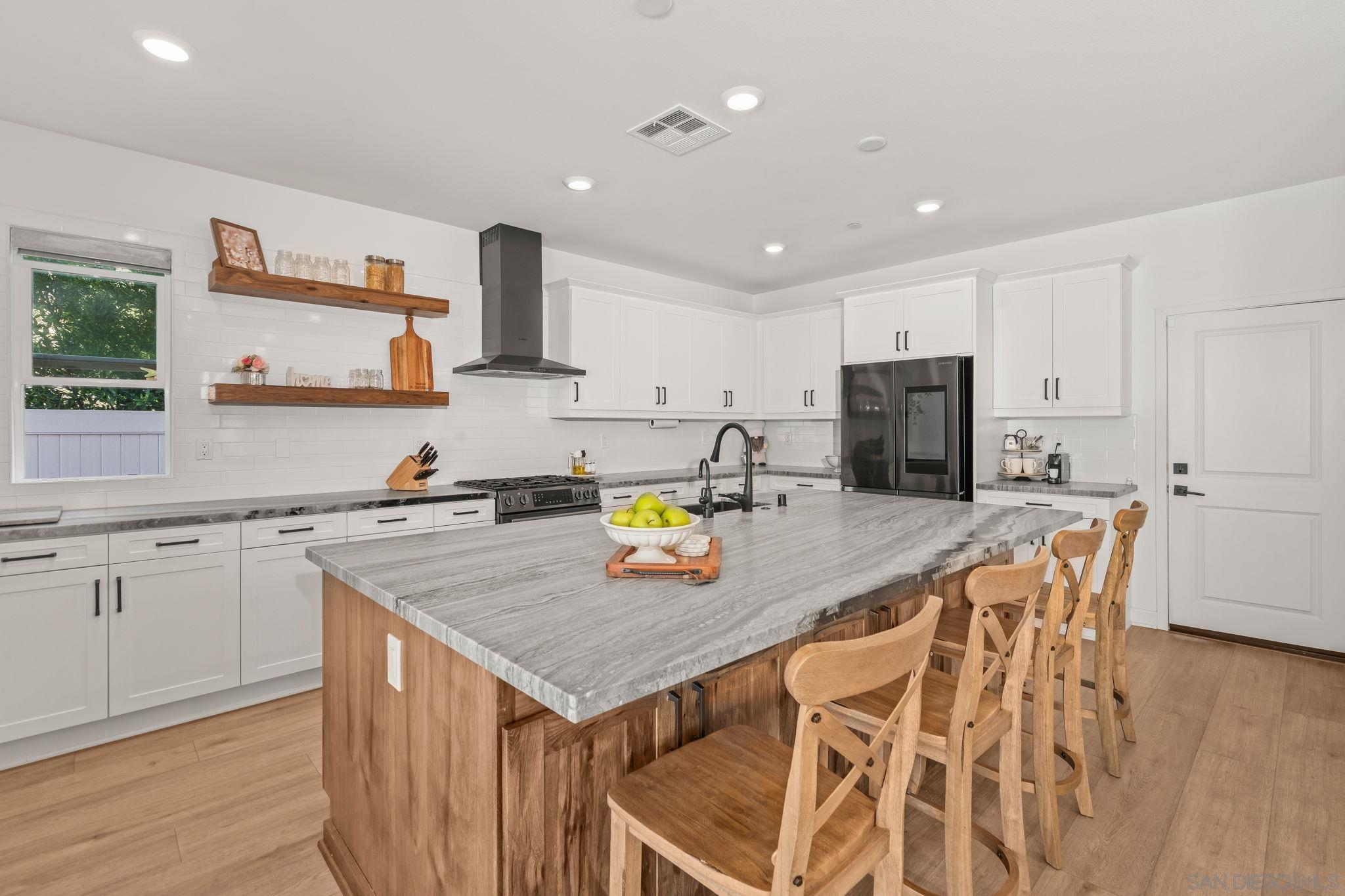 Detail Gallery Image 12 of 39 For 3012  Starry Night Dr, Escondido,  CA 92029 - 5 Beds | 3/1 Baths