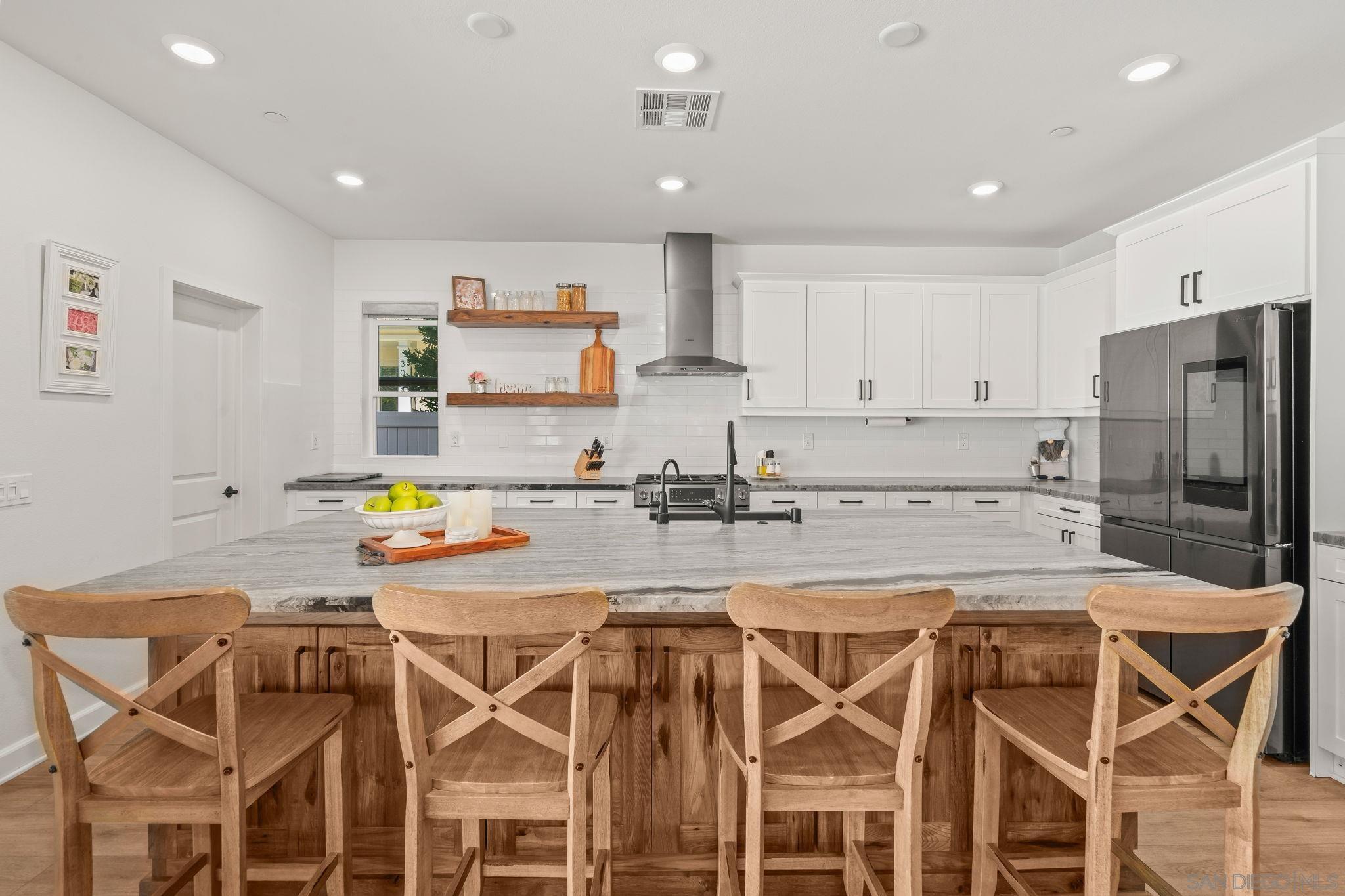 Detail Gallery Image 13 of 39 For 3012  Starry Night Dr, Escondido,  CA 92029 - 5 Beds | 3/1 Baths