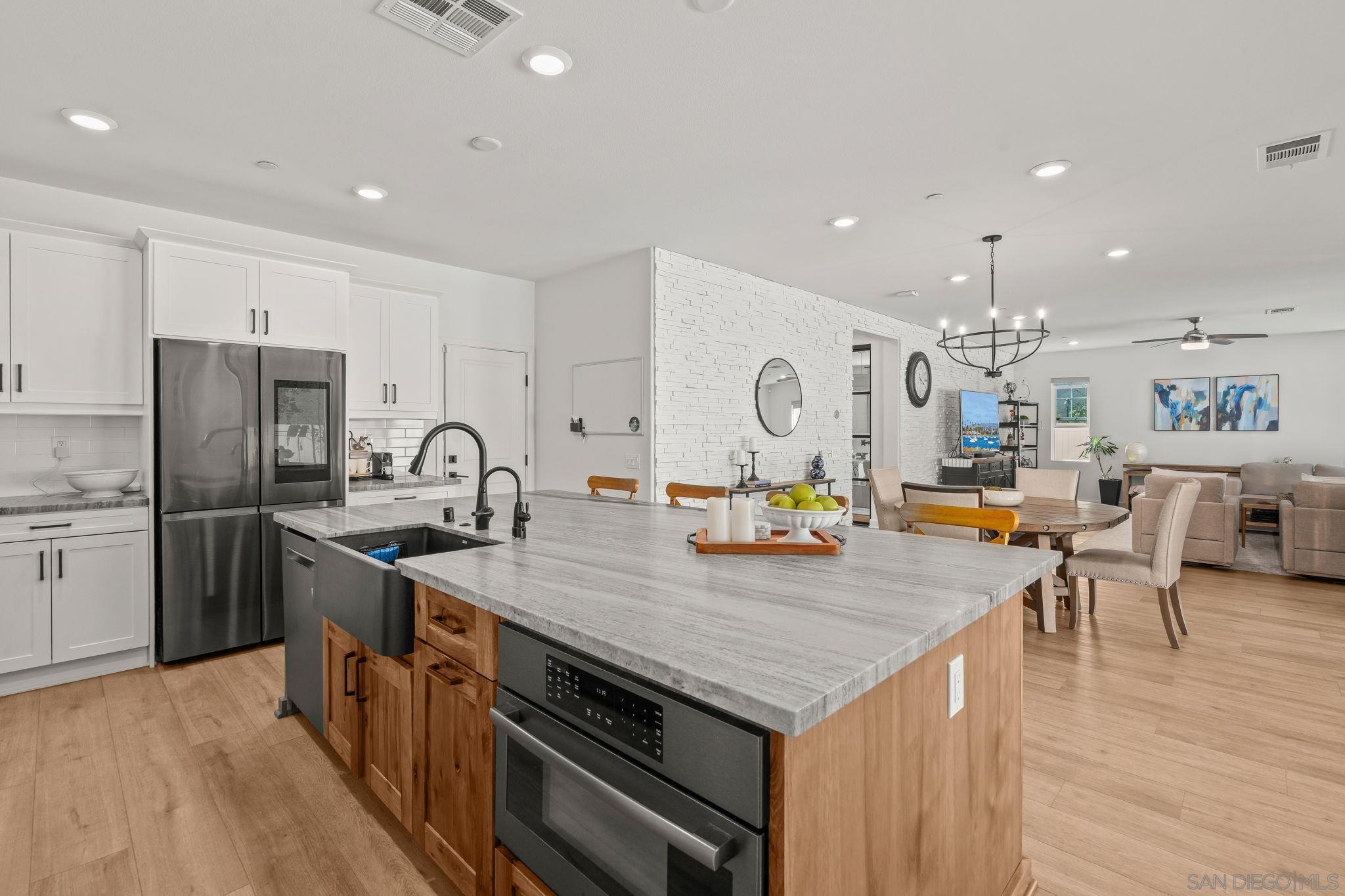 Detail Gallery Image 15 of 39 For 3012  Starry Night Dr, Escondido,  CA 92029 - 5 Beds | 3/1 Baths