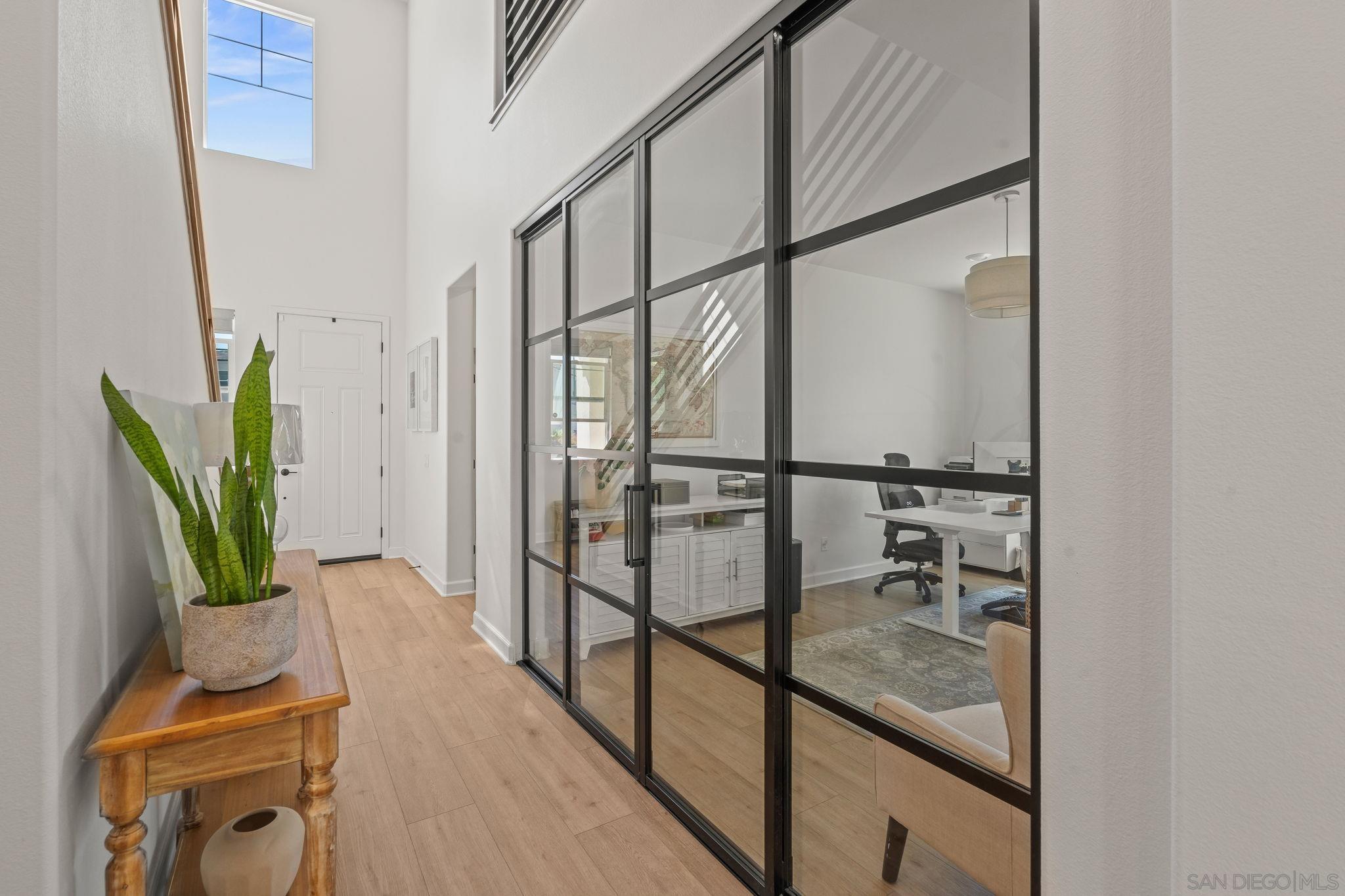 Detail Gallery Image 3 of 39 For 3012  Starry Night Dr, Escondido,  CA 92029 - 5 Beds | 3/1 Baths