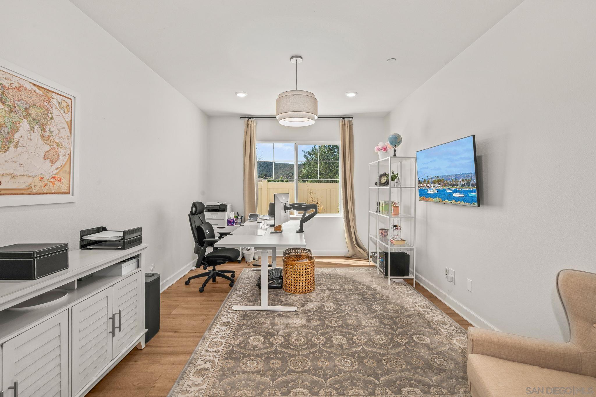 Detail Gallery Image 4 of 39 For 3012  Starry Night Dr, Escondido,  CA 92029 - 5 Beds | 3/1 Baths