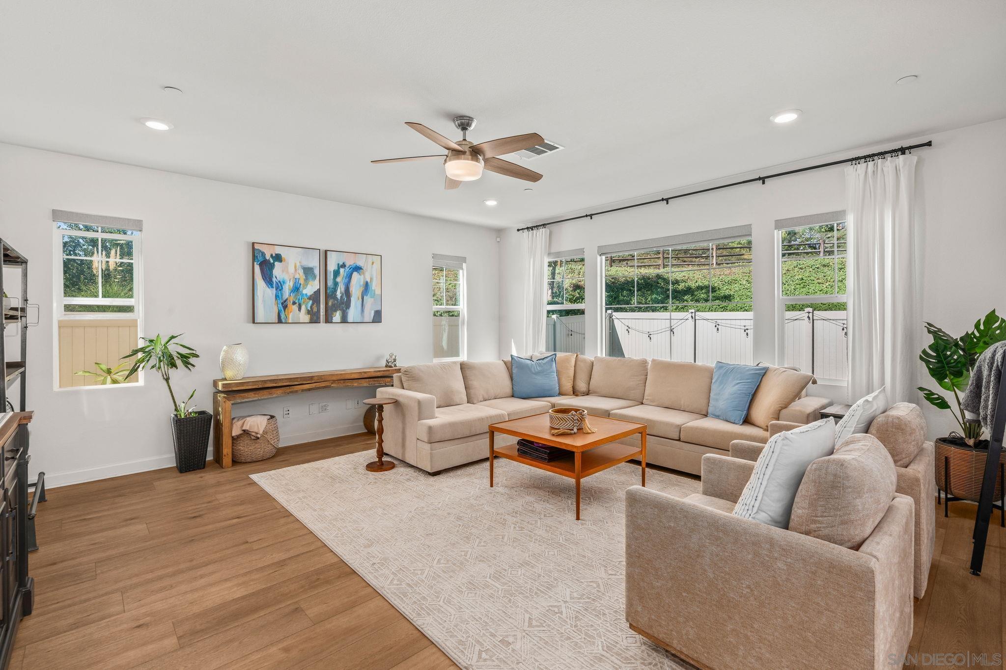 Detail Gallery Image 8 of 39 For 3012  Starry Night Dr, Escondido,  CA 92029 - 5 Beds | 3/1 Baths