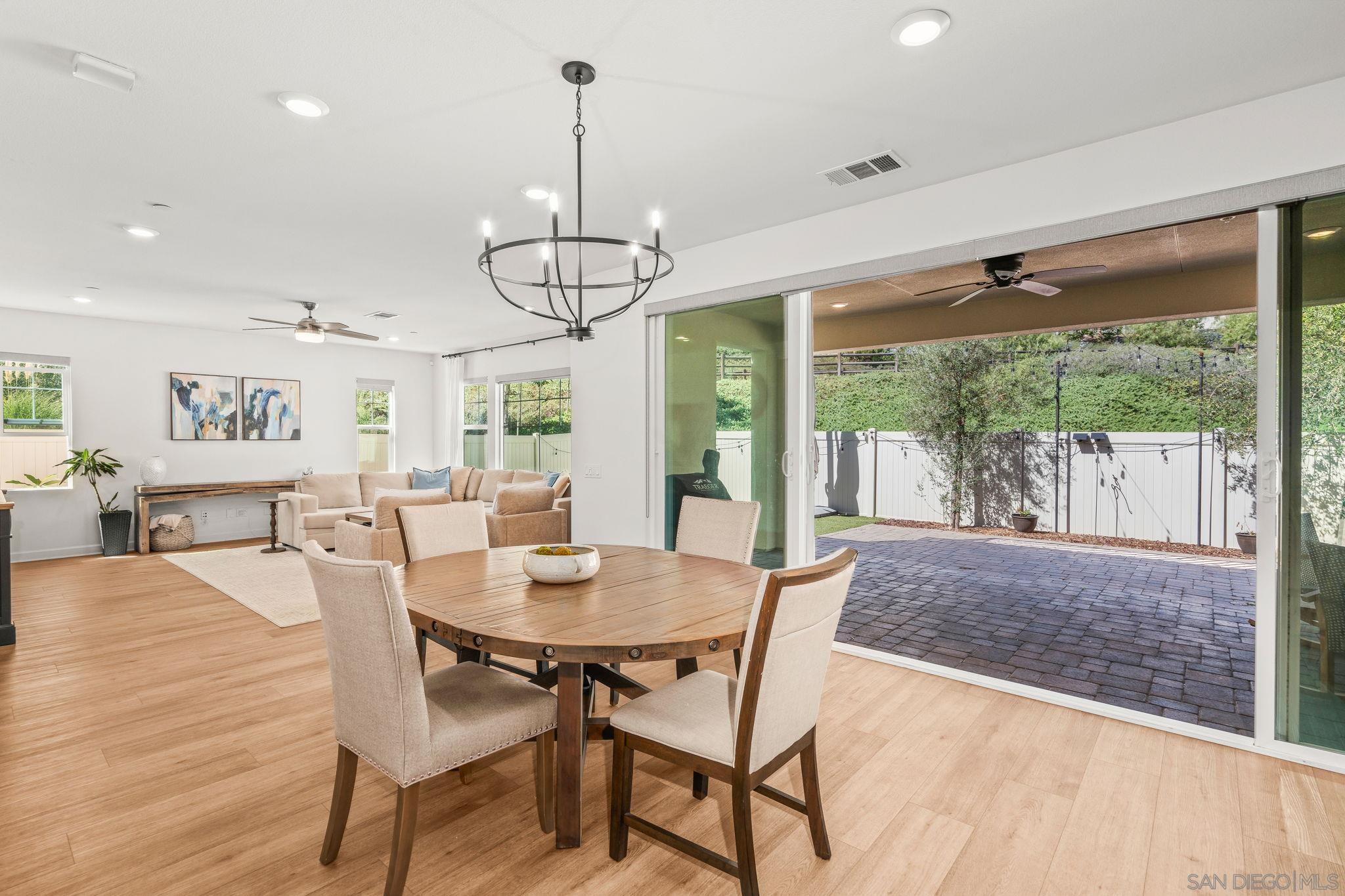 Detail Gallery Image 10 of 39 For 3012  Starry Night Dr, Escondido,  CA 92029 - 5 Beds | 3/1 Baths