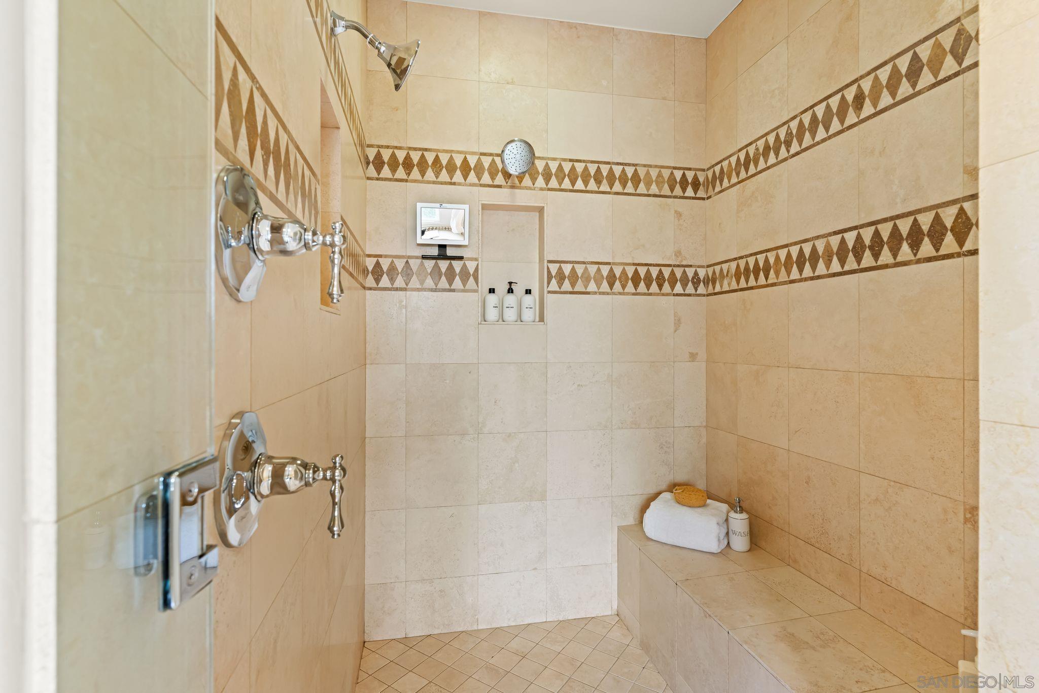 Detail Gallery Image 32 of 70 For 15740  Bacara Ct, San Diego,  CA 92131 - 6 Beds | 4/1 Baths